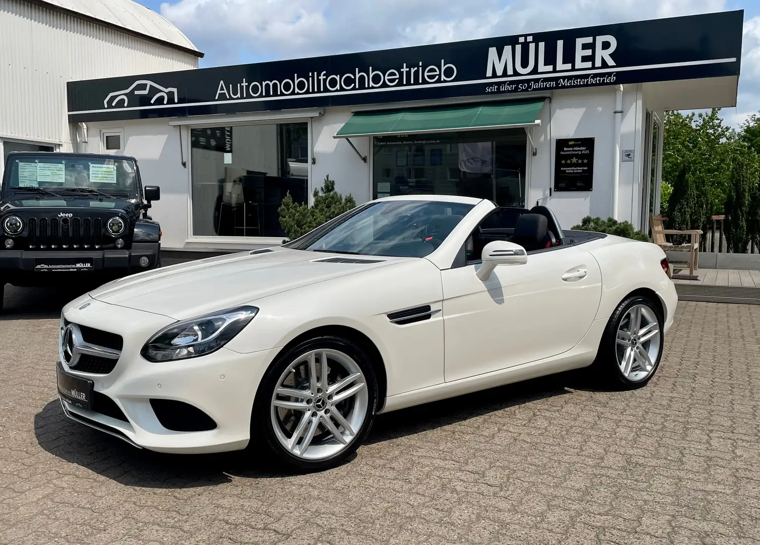 Mercedes-Benz SLC 180 "Sportpaket"+AMG-Line-LEDER+LED+1.Hand+BESTZUSTAND Weiß - 2