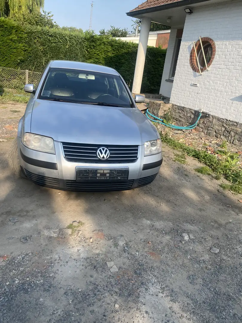 Volkswagen Passat 2.0i Trendline - 1