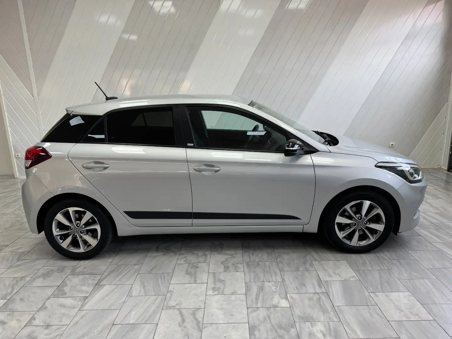 Hyundai i20 1.0 T-GDI blue Passion Plus Plateado - 2