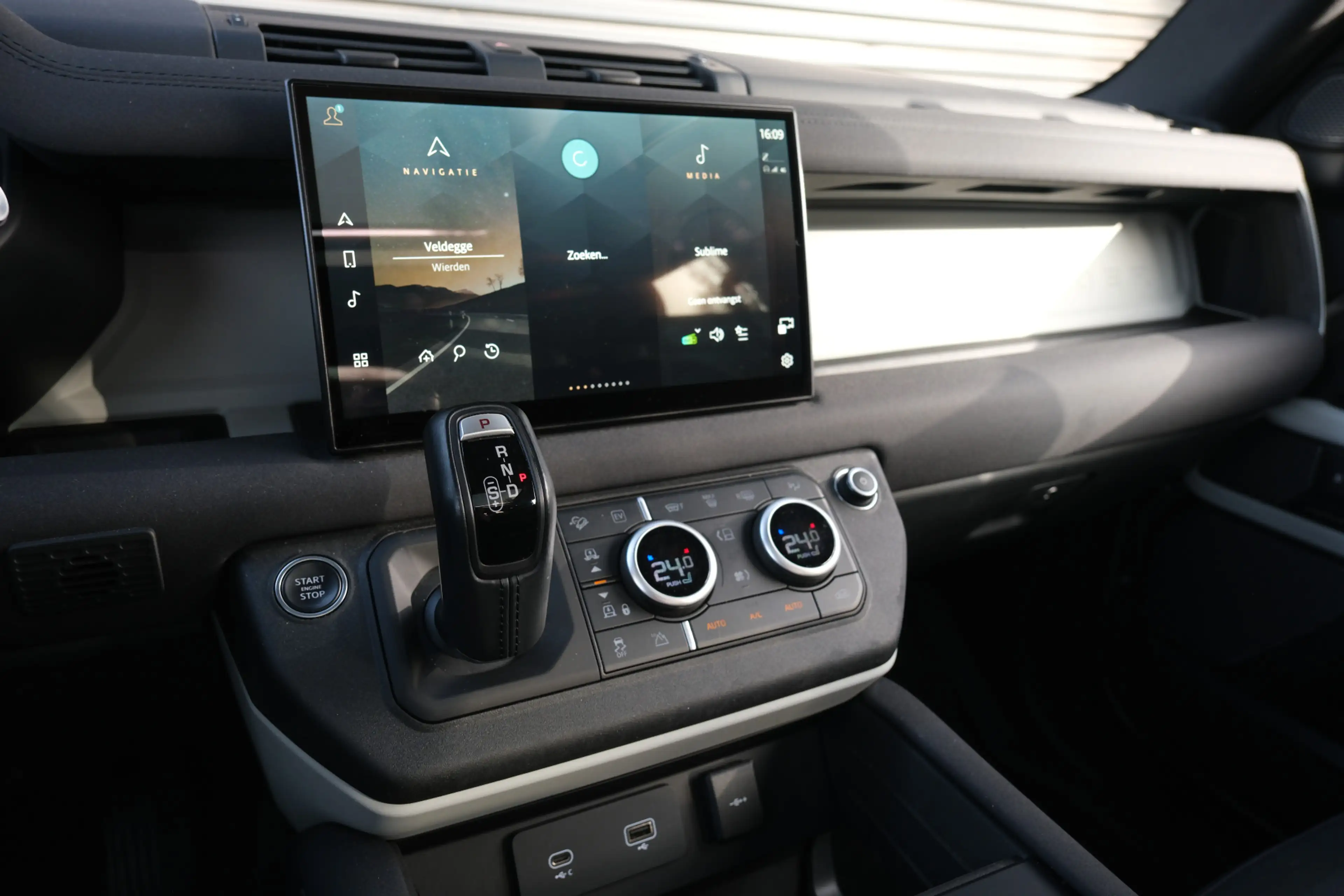 Land Rover Defender 110 2.0 P400e 110 XS | Koelkast | Cold Climate Pac — photo 40