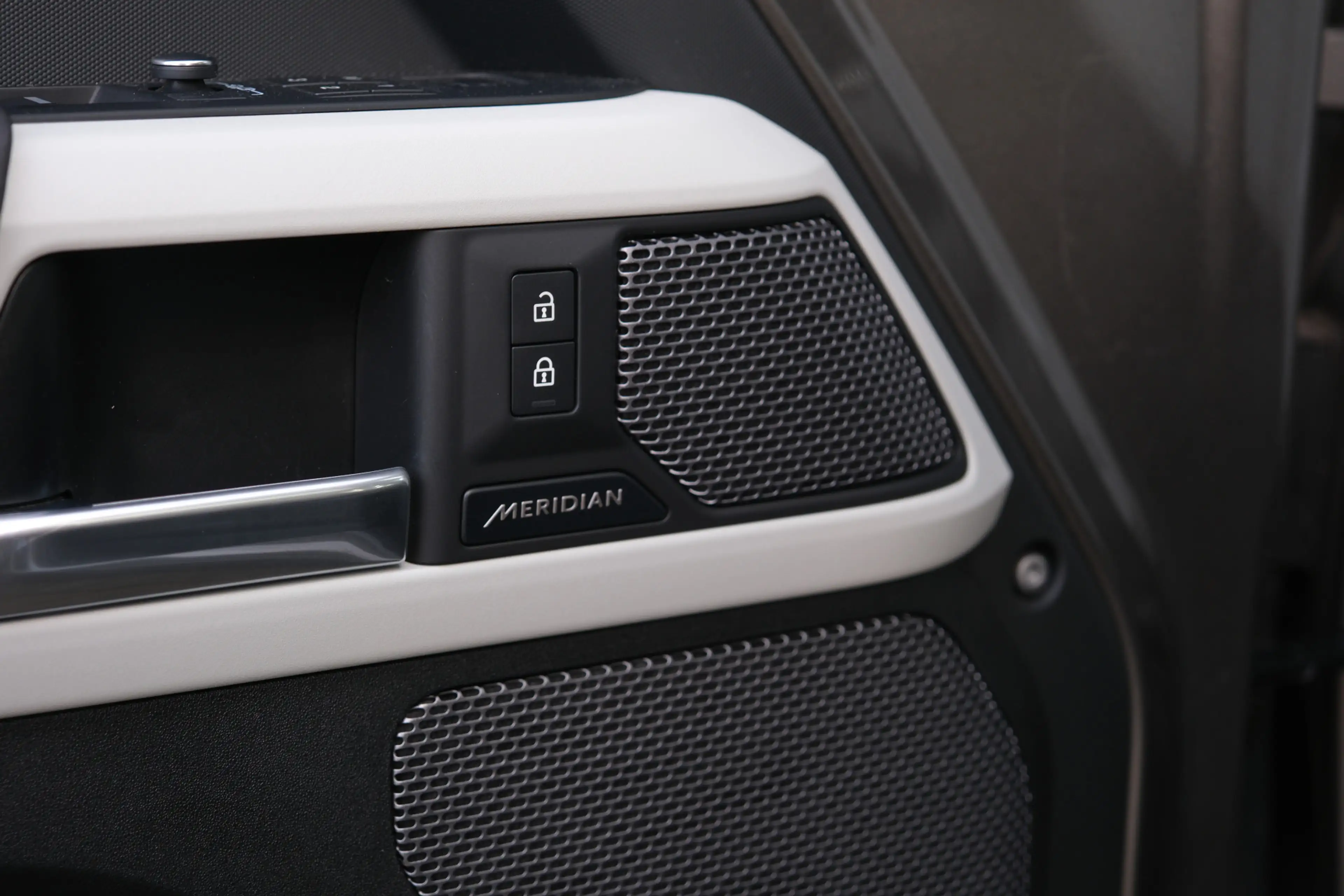 Land Rover Defender 110 2.0 P400e 110 XS | Koelkast | Cold Climate Pac — photo 36