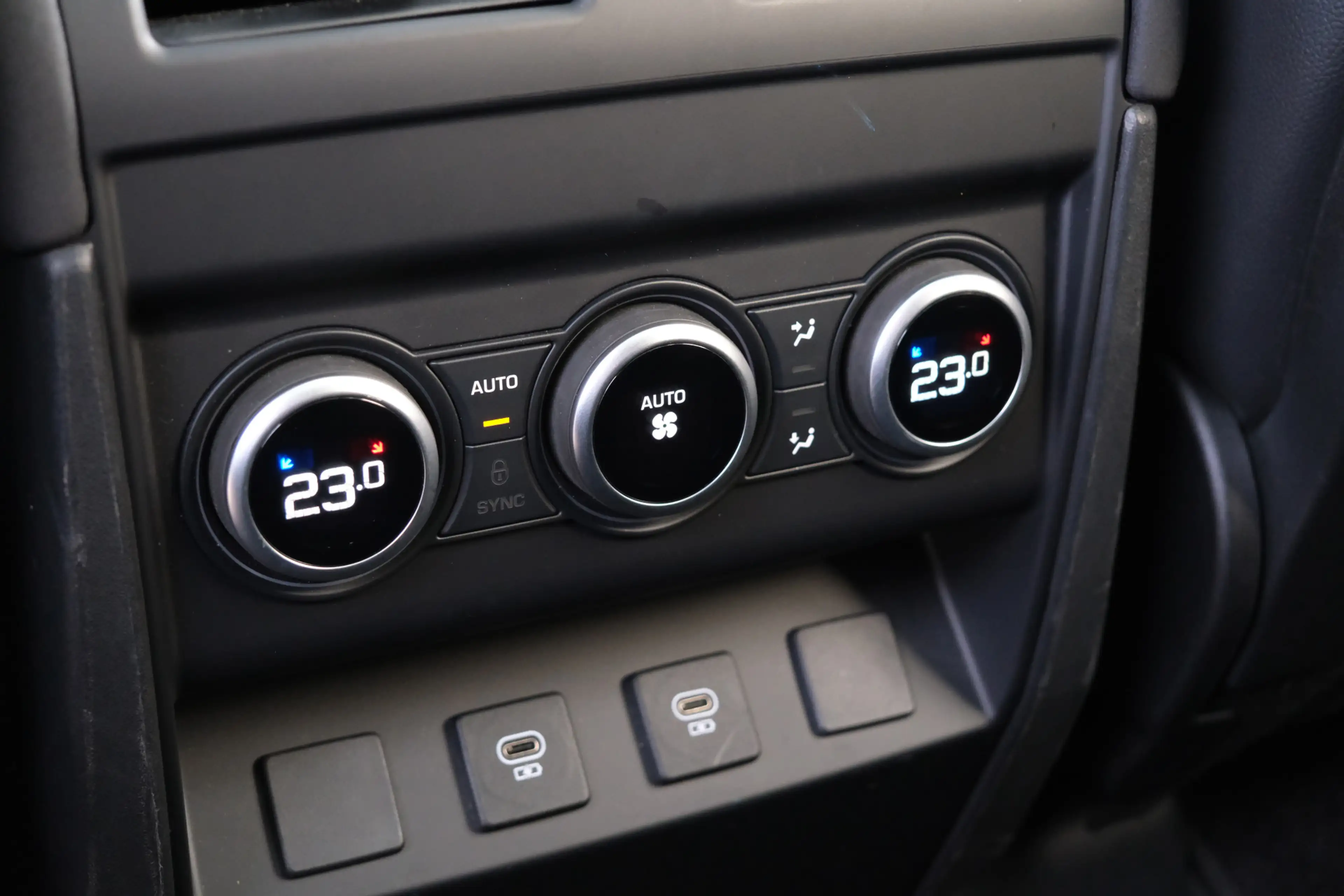 Land Rover Defender 110 2.0 P400e 110 XS | Koelkast | Cold Climate Pac — photo 30