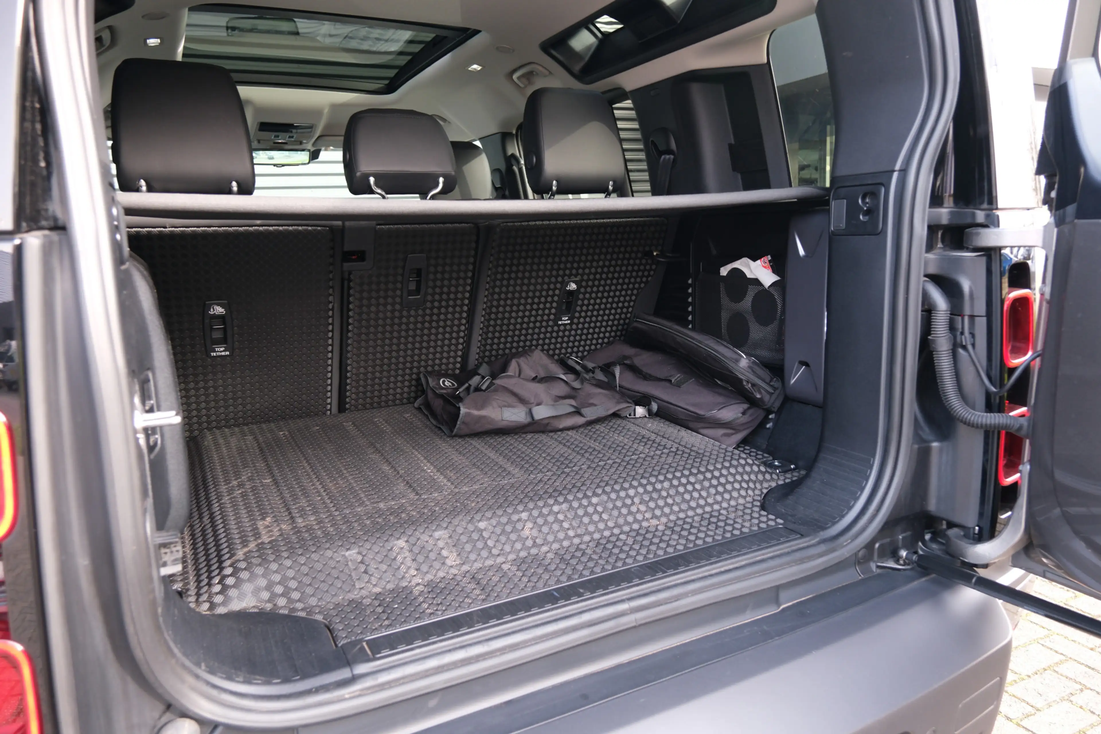 Land Rover Defender 110 2.0 P400e 110 XS | Koelkast | Cold Climate Pac — photo 19