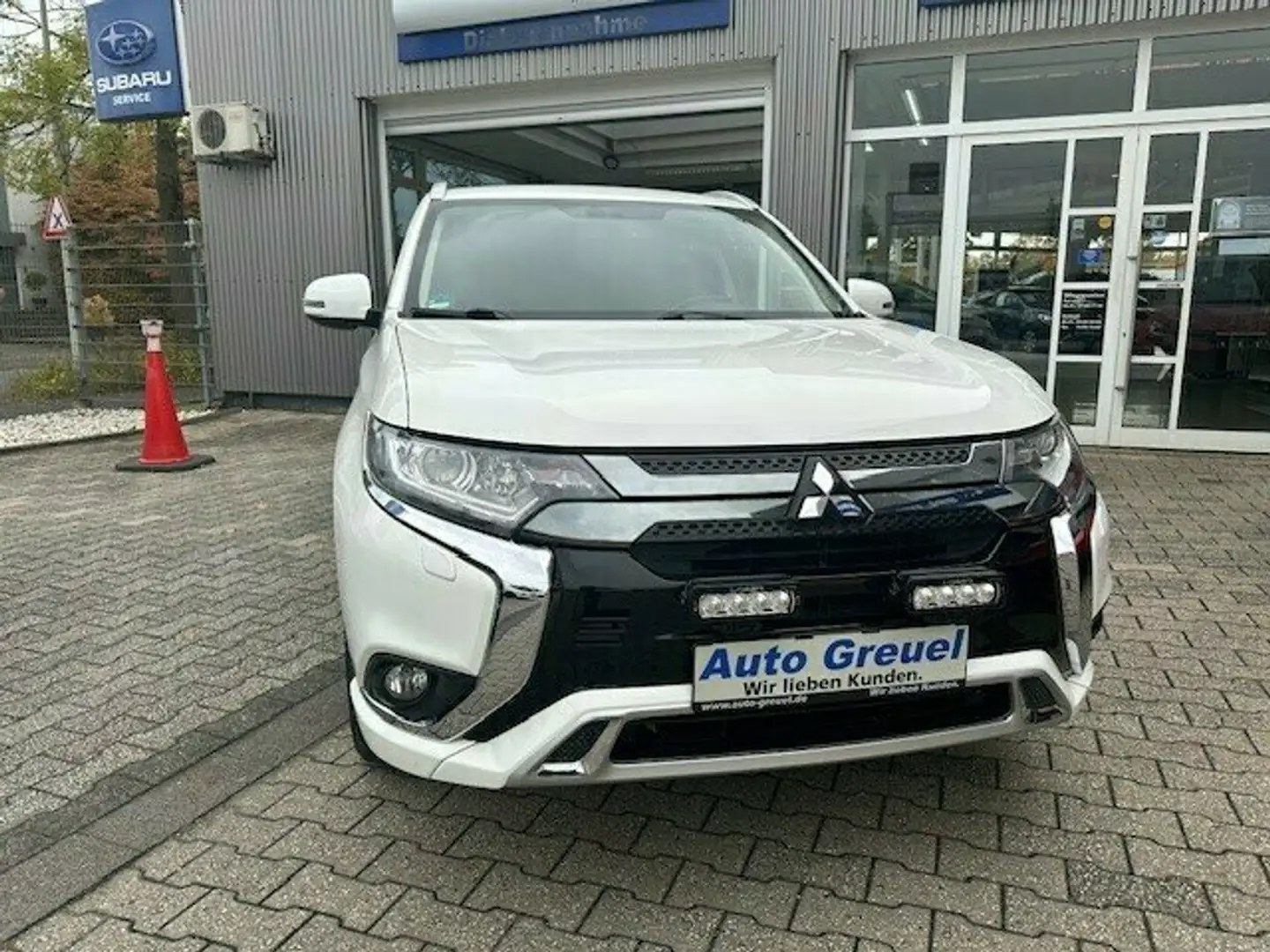 Mitsubishi Outlander PHEV Basis 4WD Weiß - 2