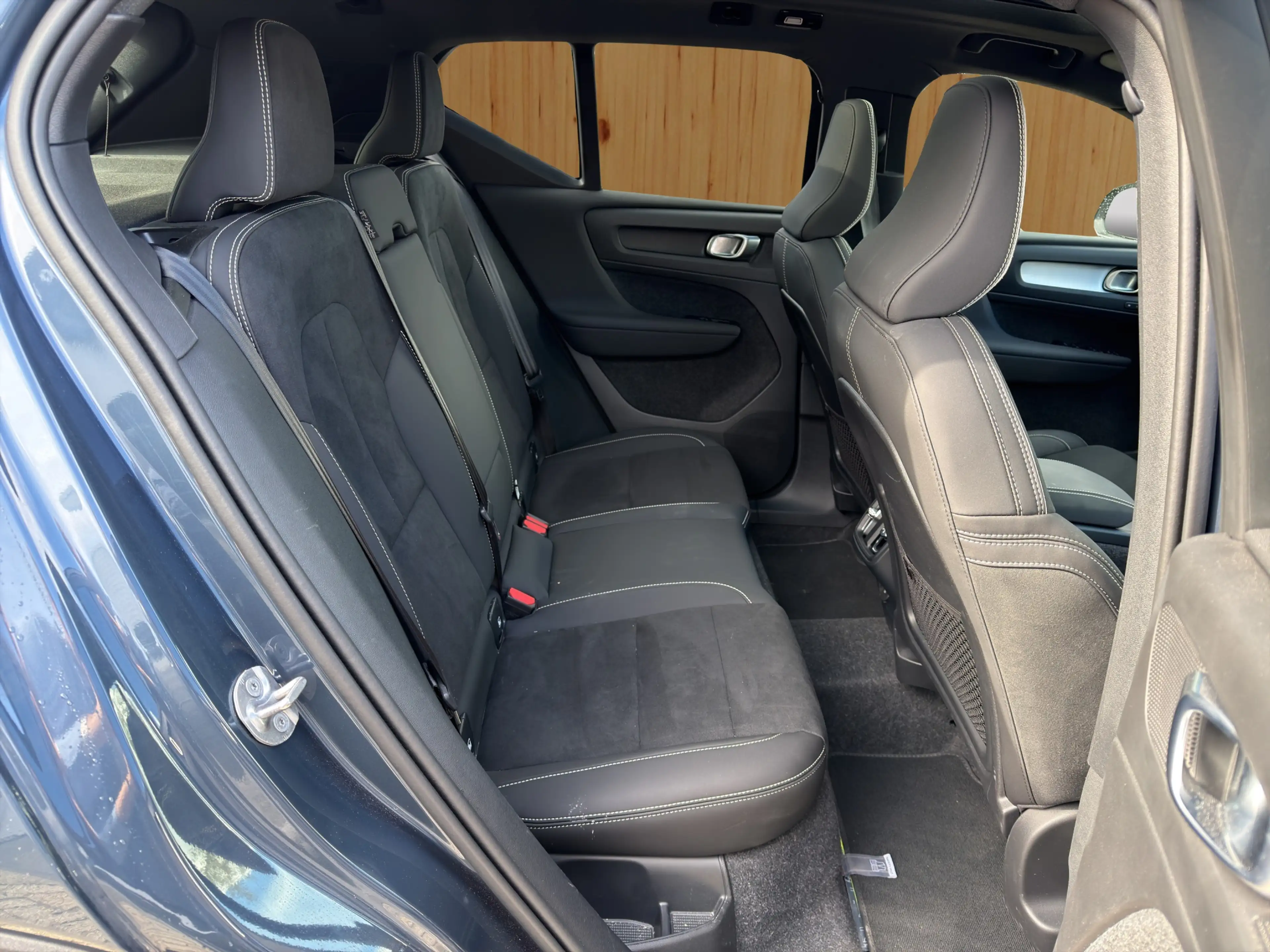 Volvo XC40 2.0 B4 Plus Black Edition | Trekhaak | Panoramadak — photo 18