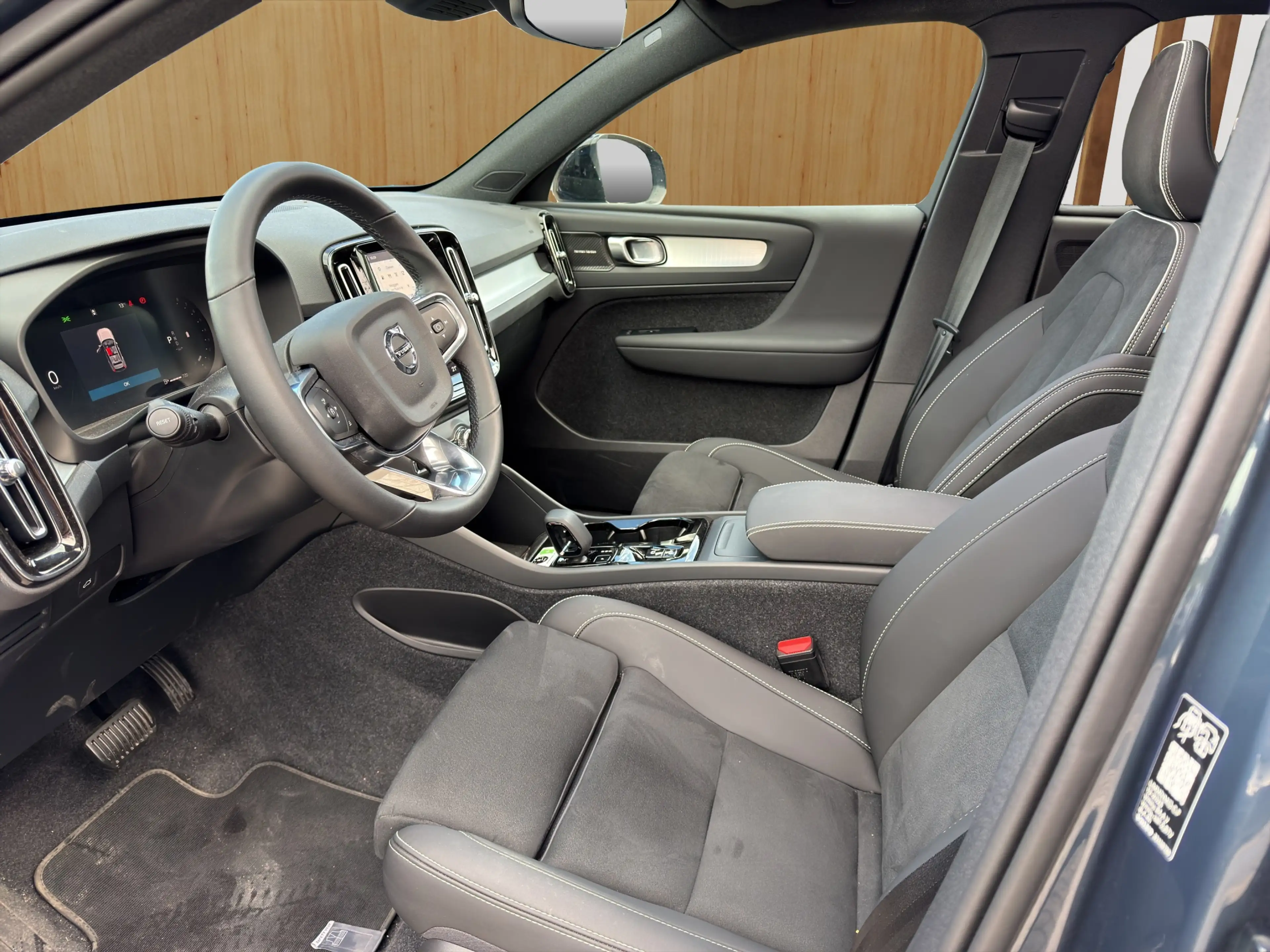 Volvo XC40 2.0 B4 Plus Black Edition | Trekhaak | Panoramadak — photo 7