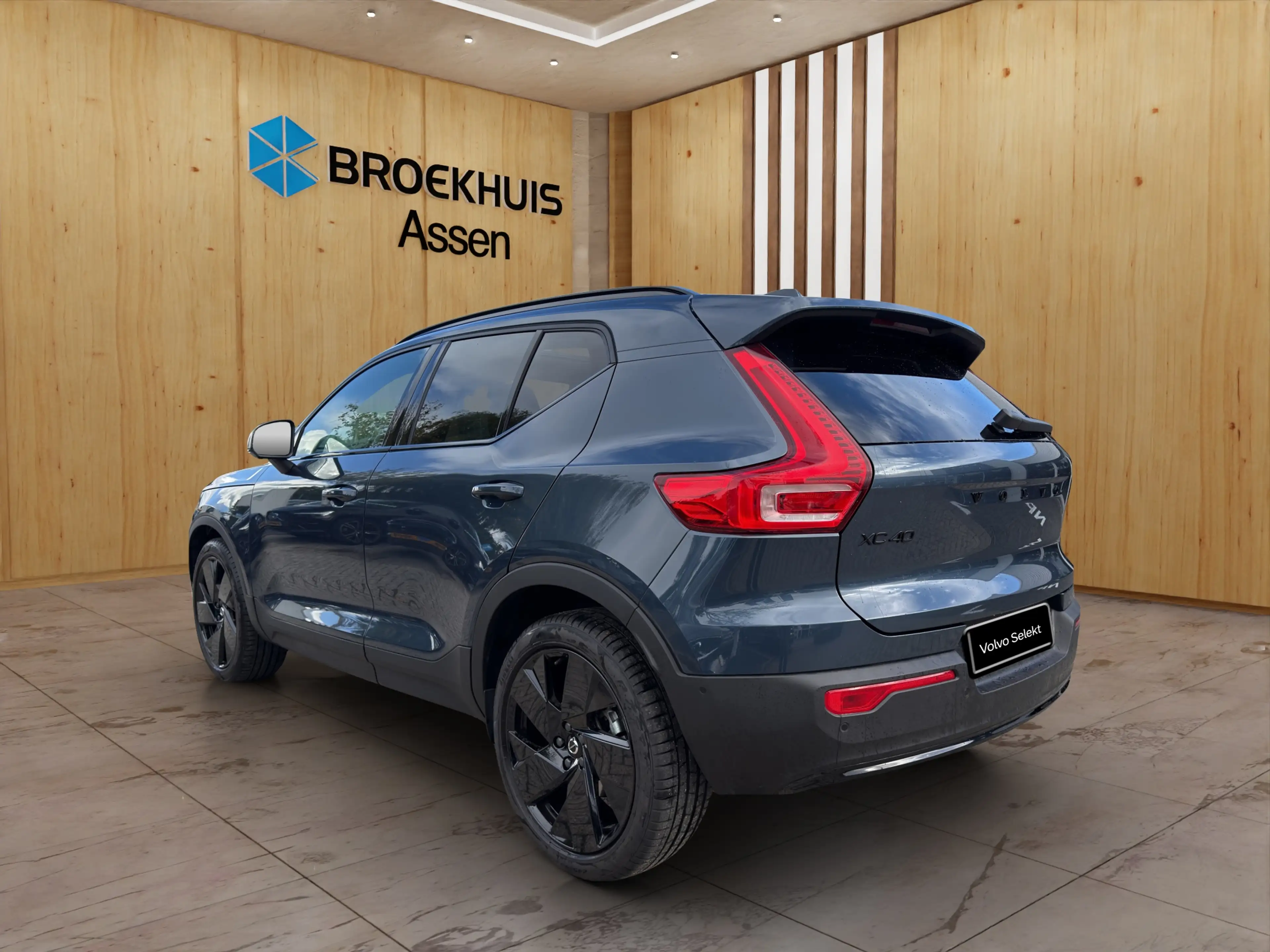 Volvo XC40 2.0 B4 Plus Black Edition | Trekhaak | Panoramadak — photo 4
