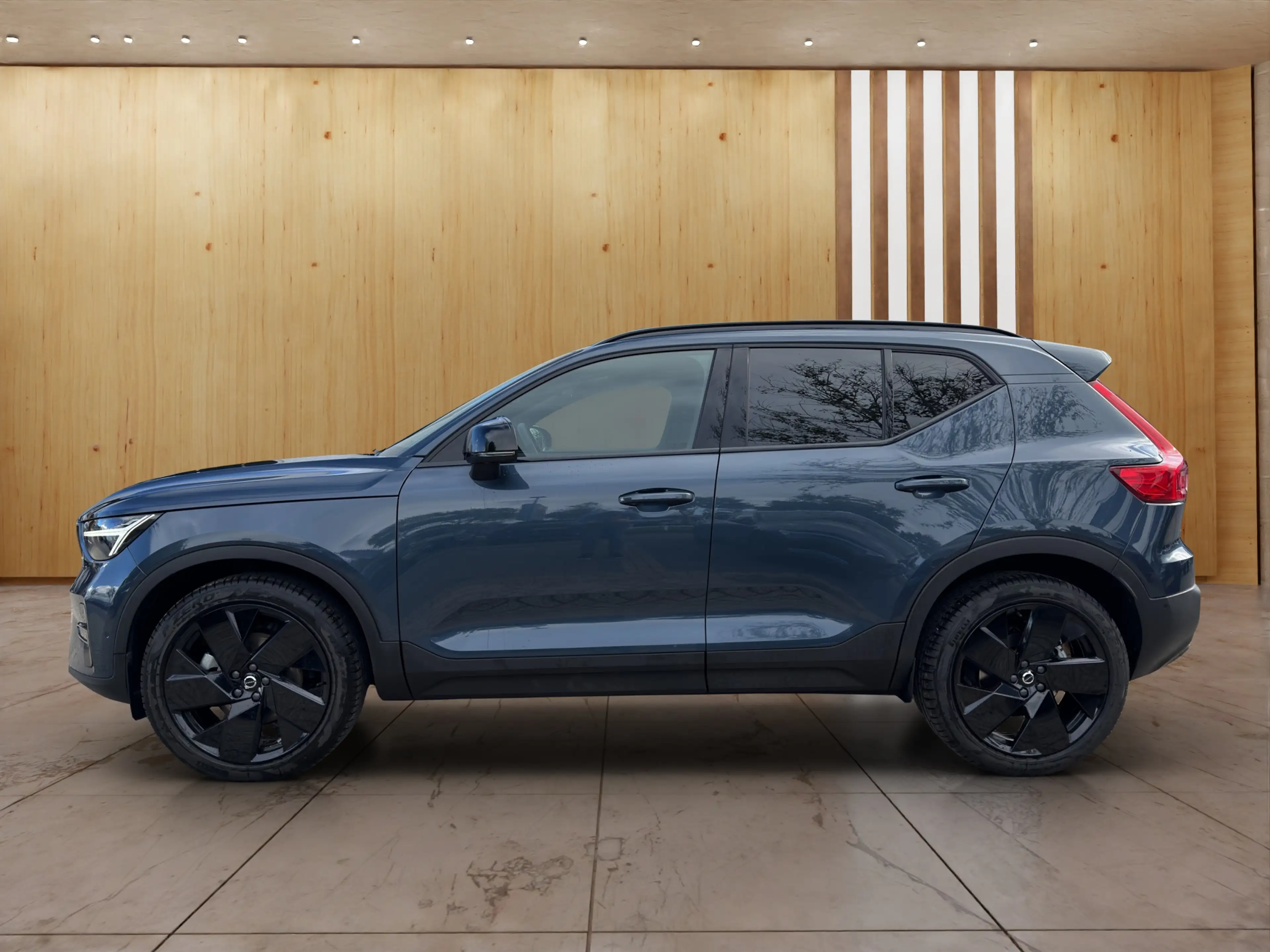 Volvo XC40 2.0 B4 Plus Black Edition | Trekhaak | Panoramadak — photo 2