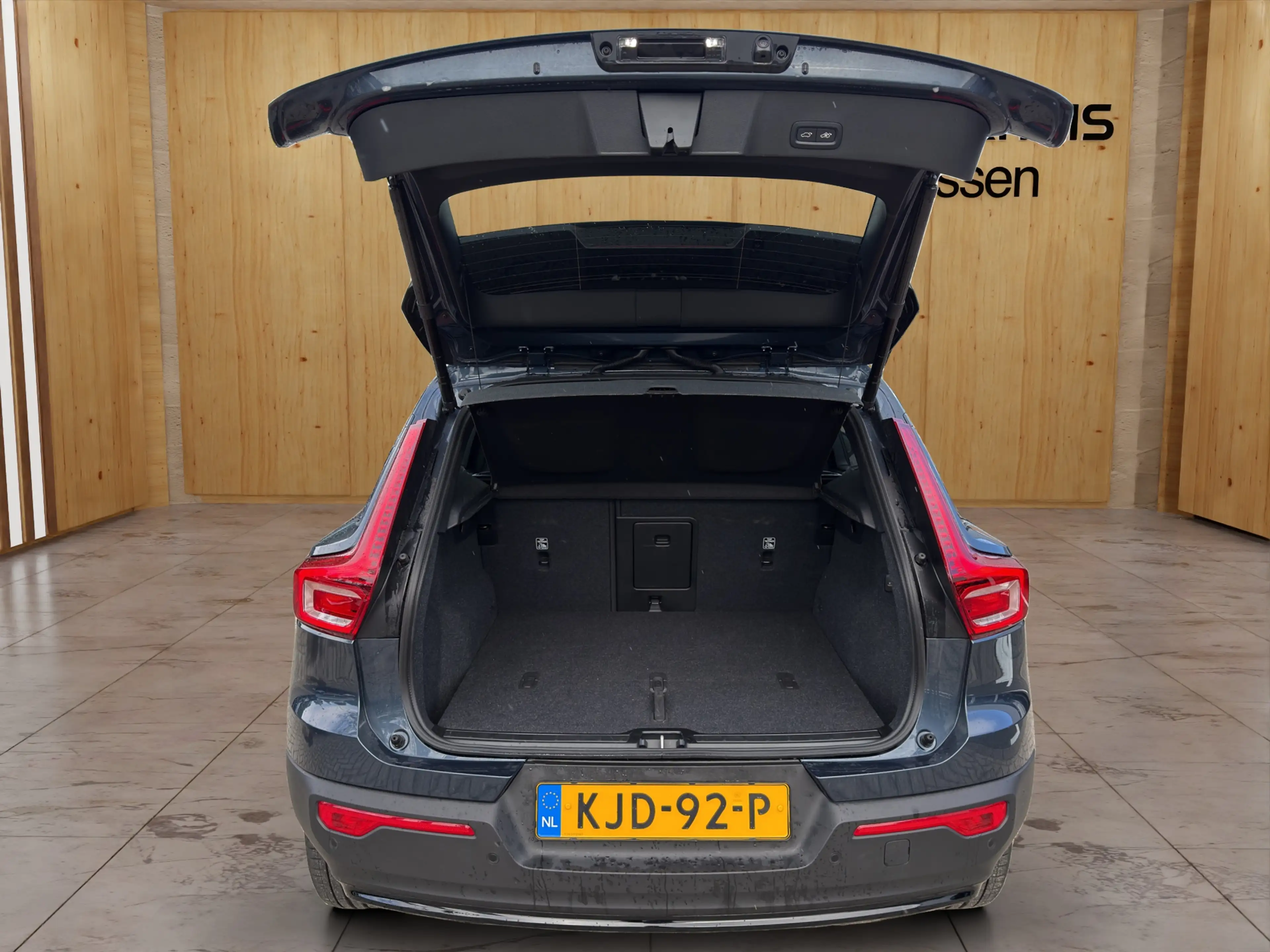 Volvo XC40 2.0 B4 Plus Black Edition | Trekhaak | Panoramadak — photo 19