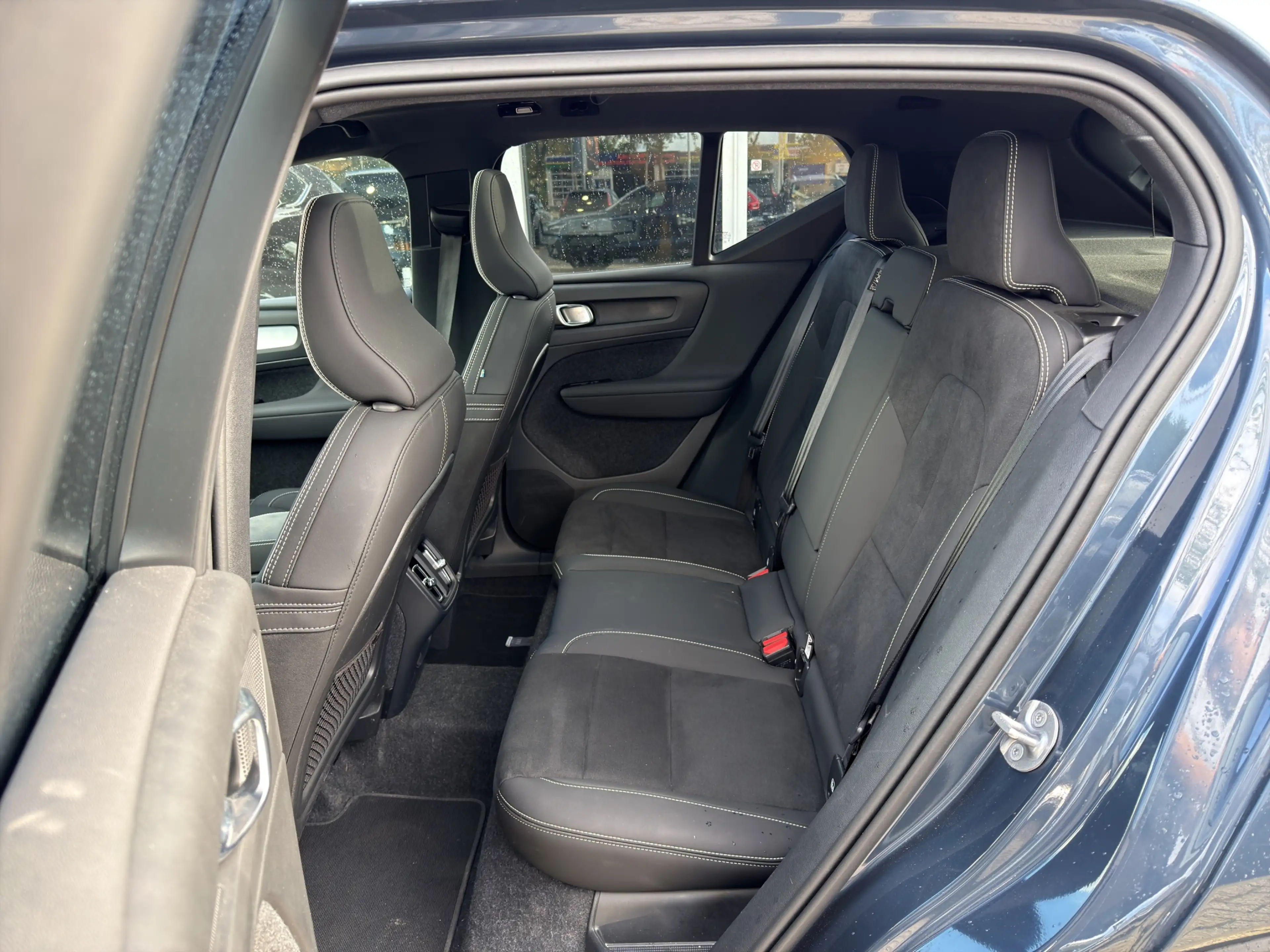 Volvo XC40 2.0 B4 Plus Black Edition | Trekhaak | Panoramadak — photo 17