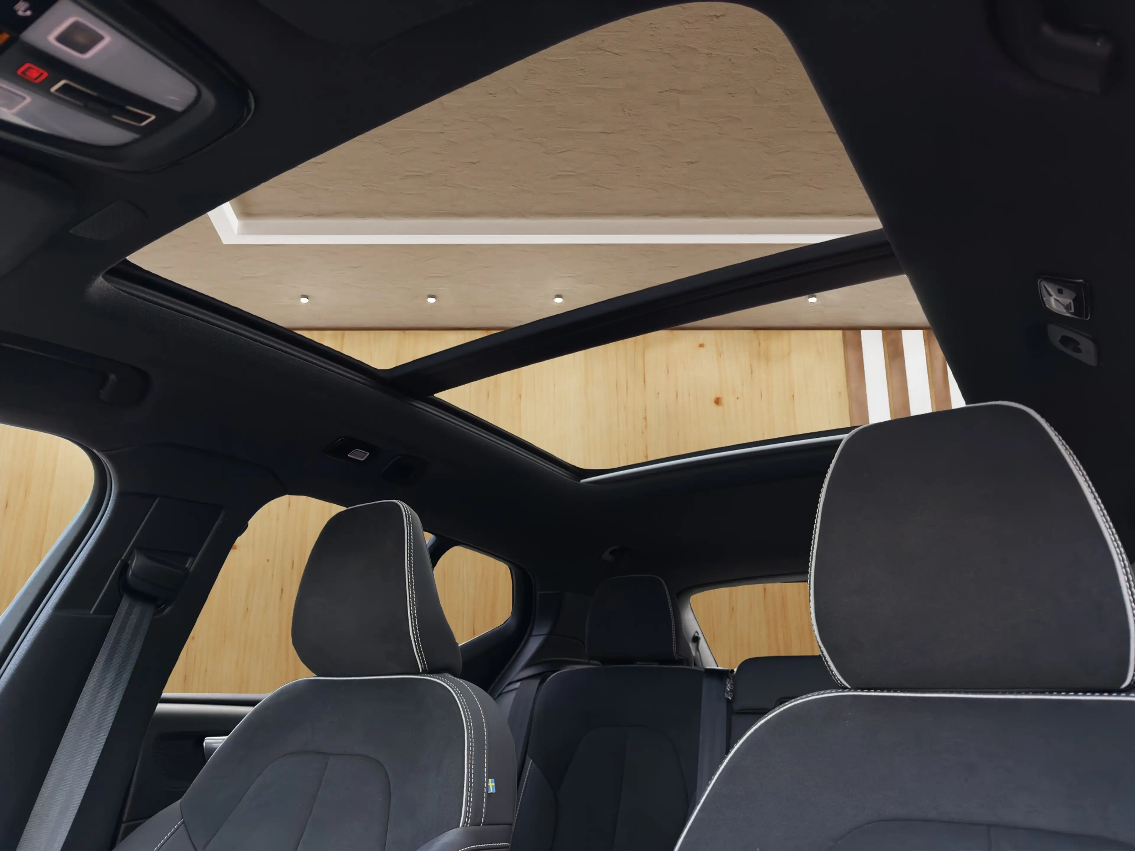 Volvo XC40 2.0 B4 Plus Black Edition | Trekhaak | Panoramadak — photo 14