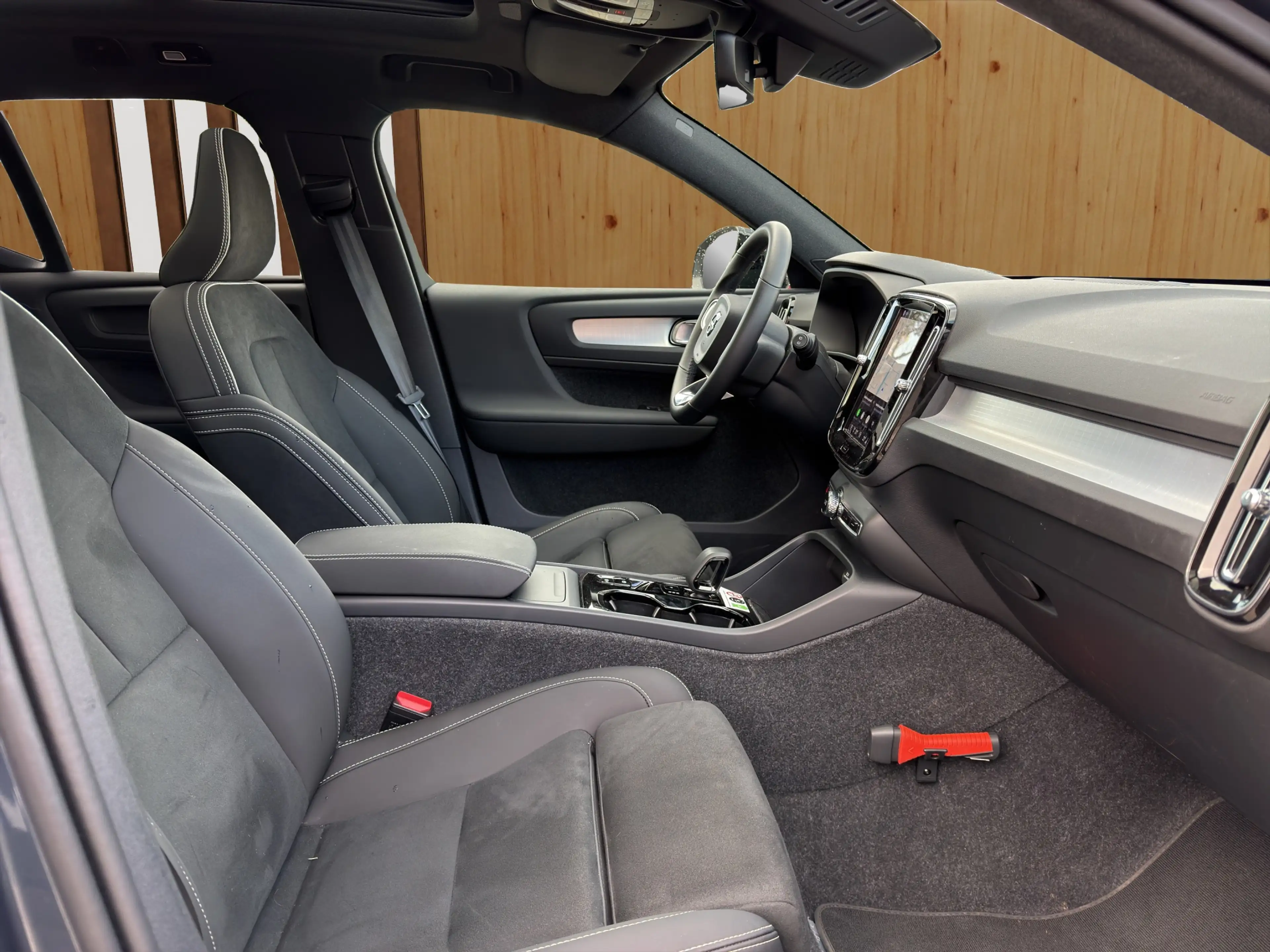 Volvo XC40 2.0 B4 Plus Black Edition | Trekhaak | Panoramadak — photo 16