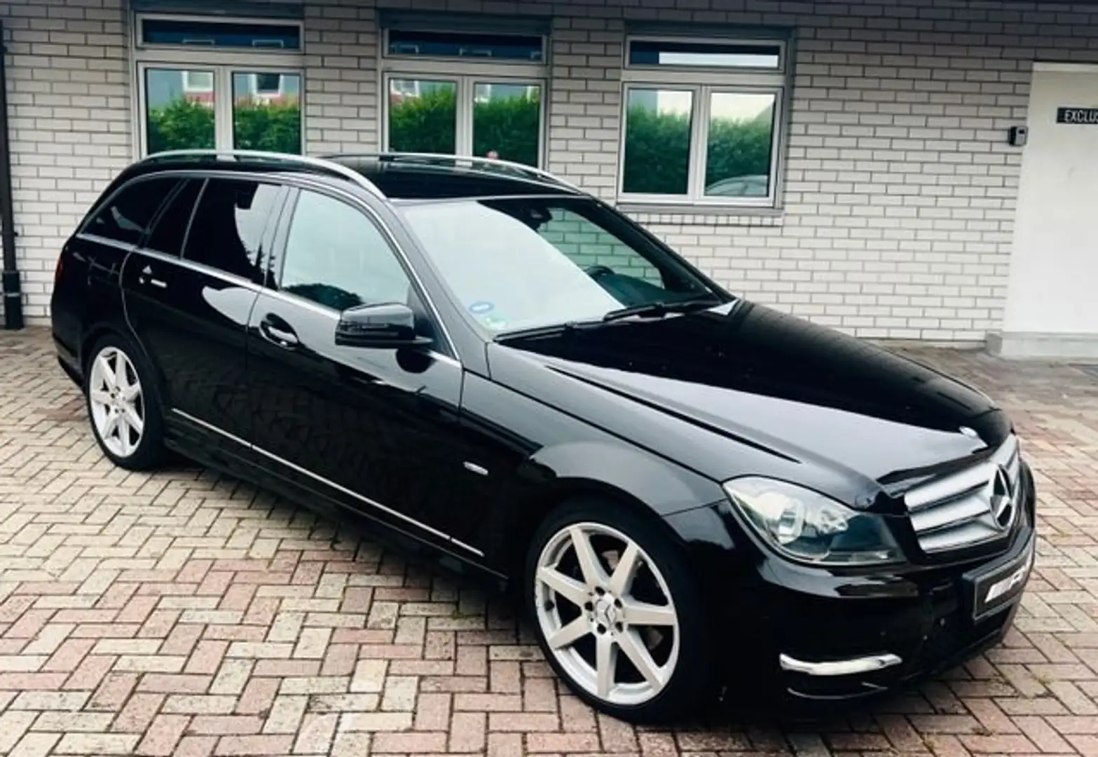 Mercedes-Benz C 250 AMG Paket Avantgarde Leder Navi AHK Noir - 1