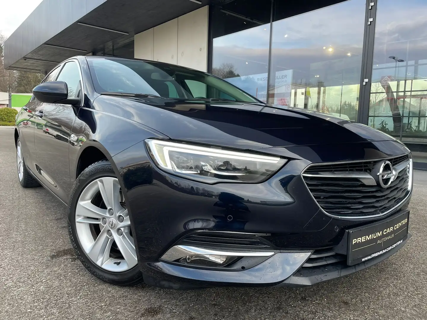 Opel Insignia GS 1,6 CDTI BlueInjection Innovation Aut. Černá - 1