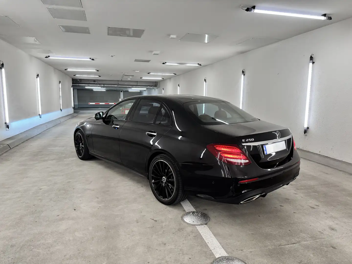 Mercedes-Benz E 250 E 250 Limousine | AMG / Night Paket | TÜV 2027 Nero - 2