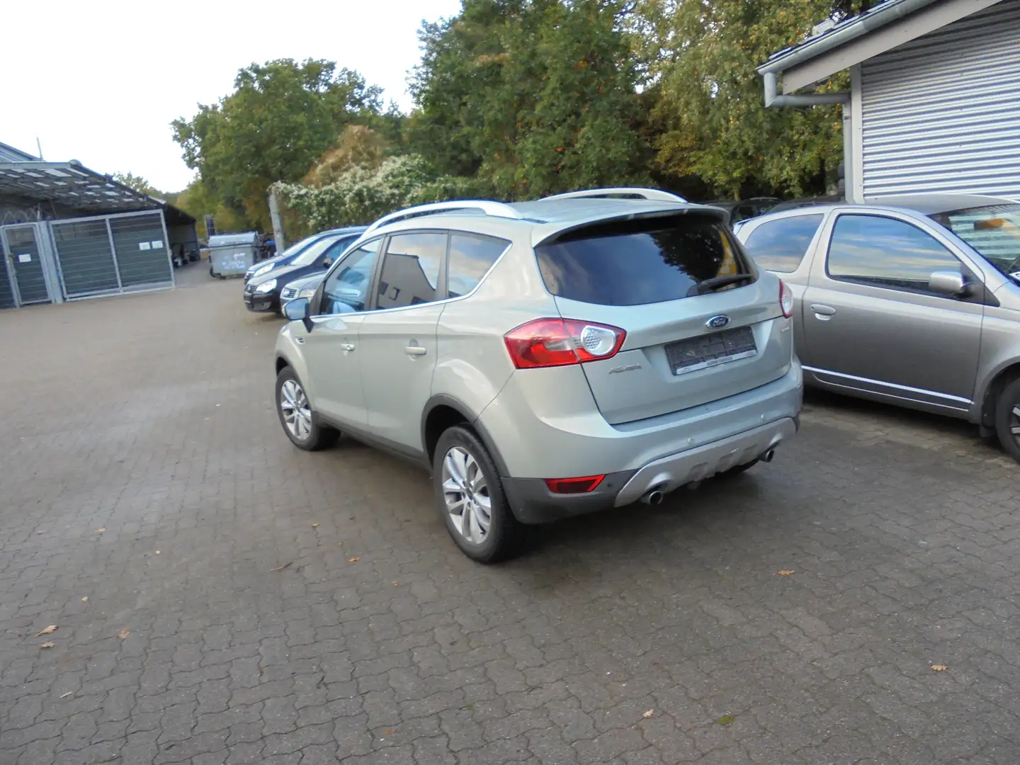 Ford Kuga Titanium TDCi 4x4 Alu AHK Klima Teill. Tempo. Silber - 2