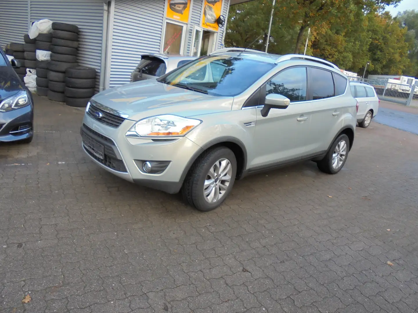 Ford Kuga Titanium TDCi 4x4 Alu AHK Klima Teill. Tempo. Silber - 1