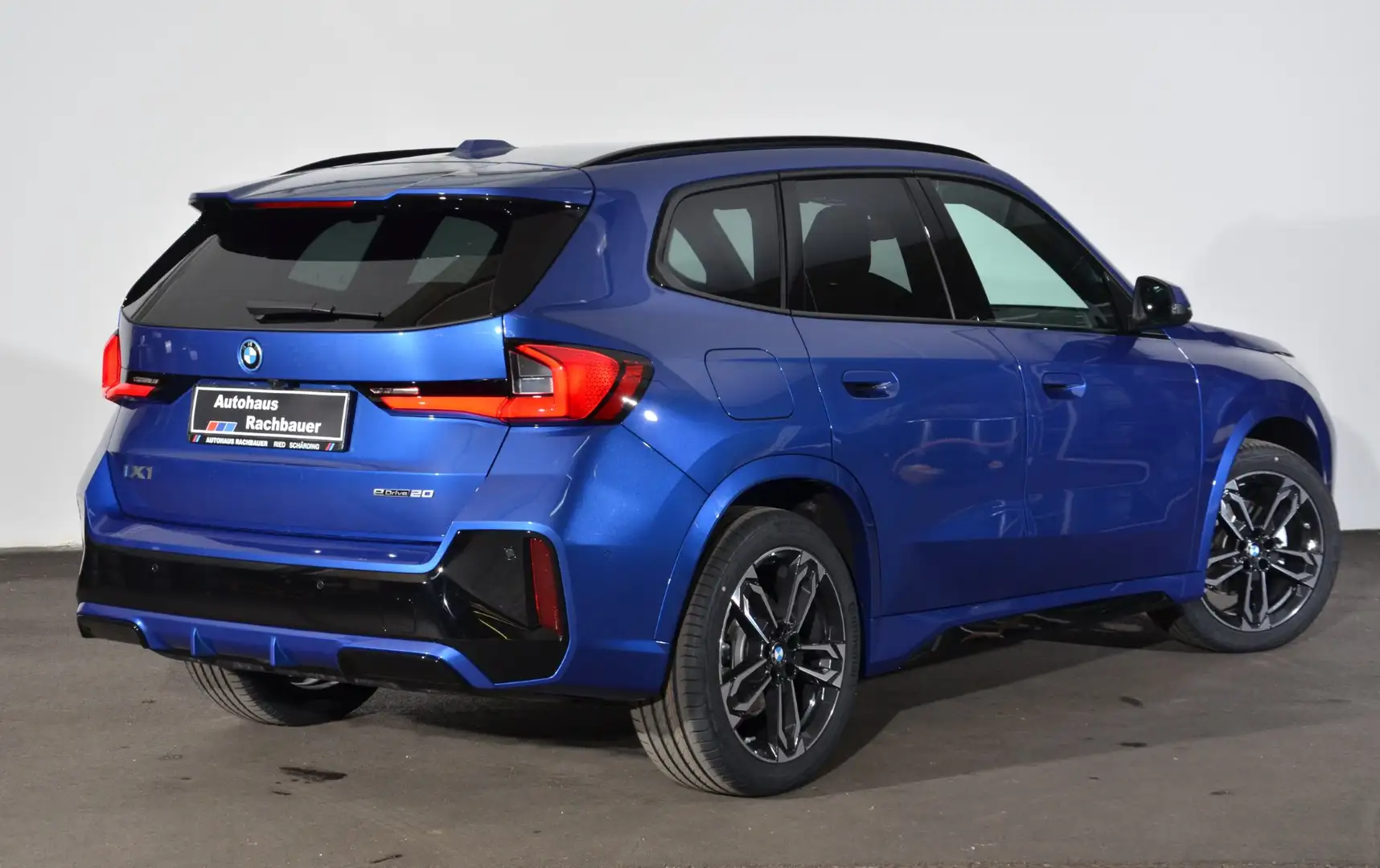 BMW iX1 eDrive20 Blau - 2