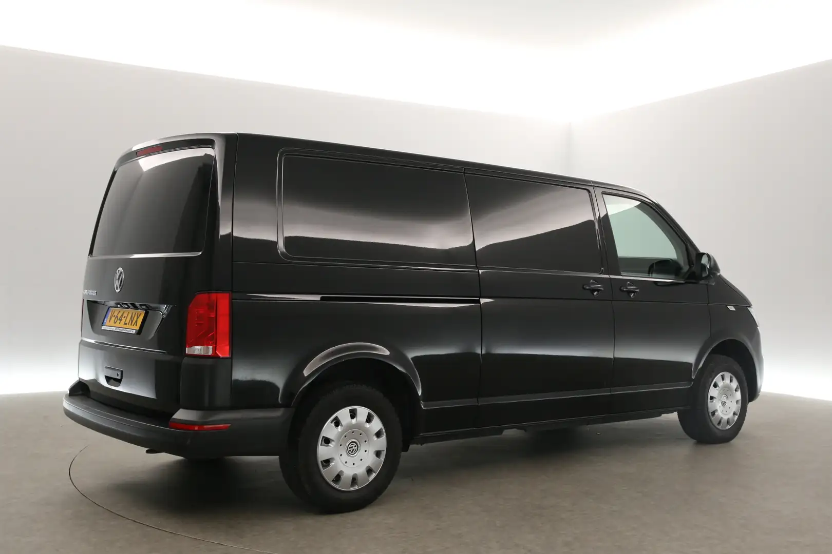 Volkswagen T6.1 Transporter 2.0 TDI L2H1 150PK DSG Automaat Airco Carplay Crui Zwart - 2