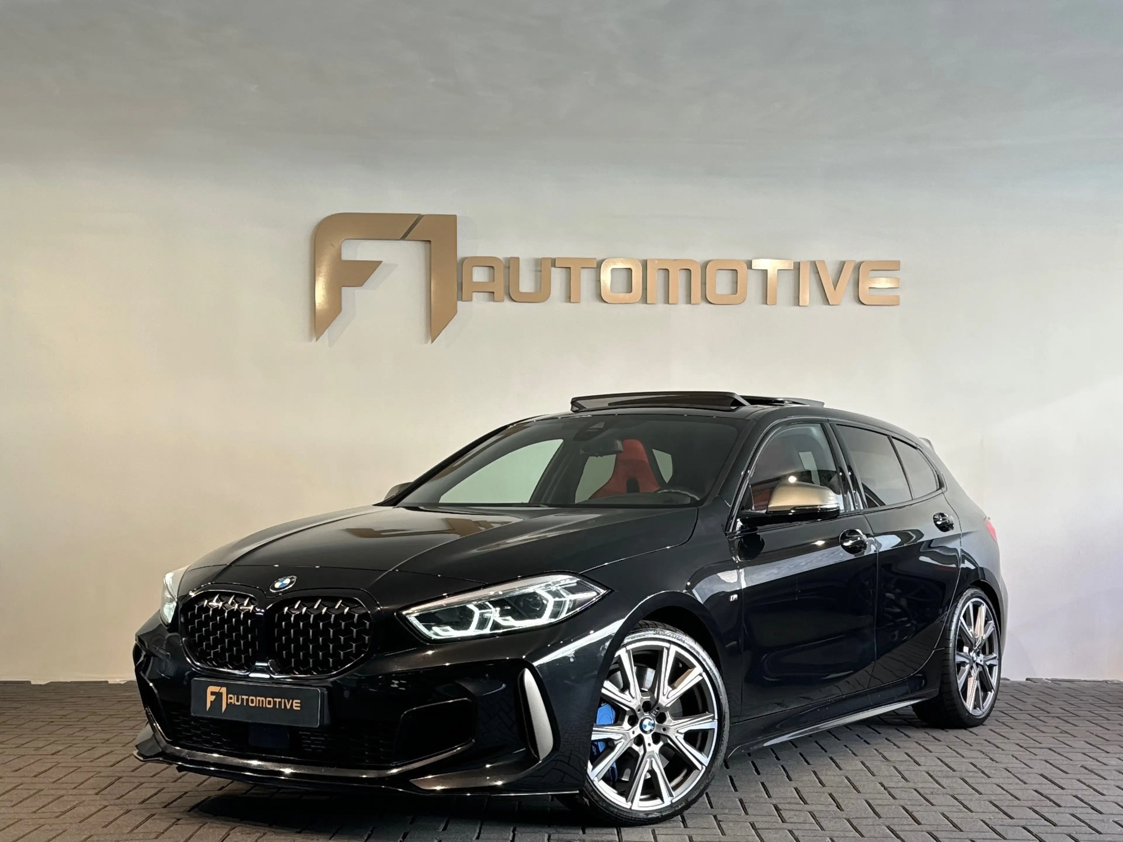 BMW 135 1-serie M135i xDrive Executive Pano|Keyless|Sfeer|