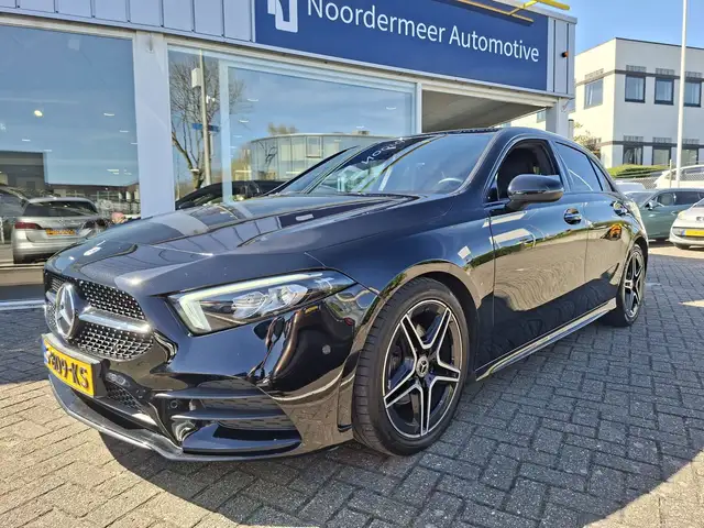 Mercedes-Benz A 180 AMG Line / navigatie / camera / sfeerverlichting /