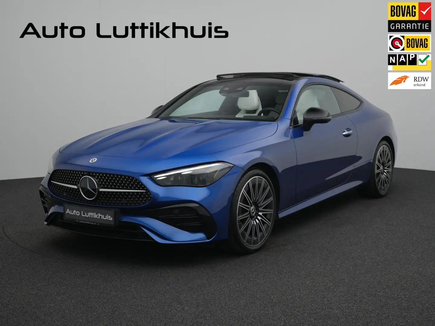 Mercedes-Benz CLE 300 4 Matic AMG line Premium Plus Blauw - 1
