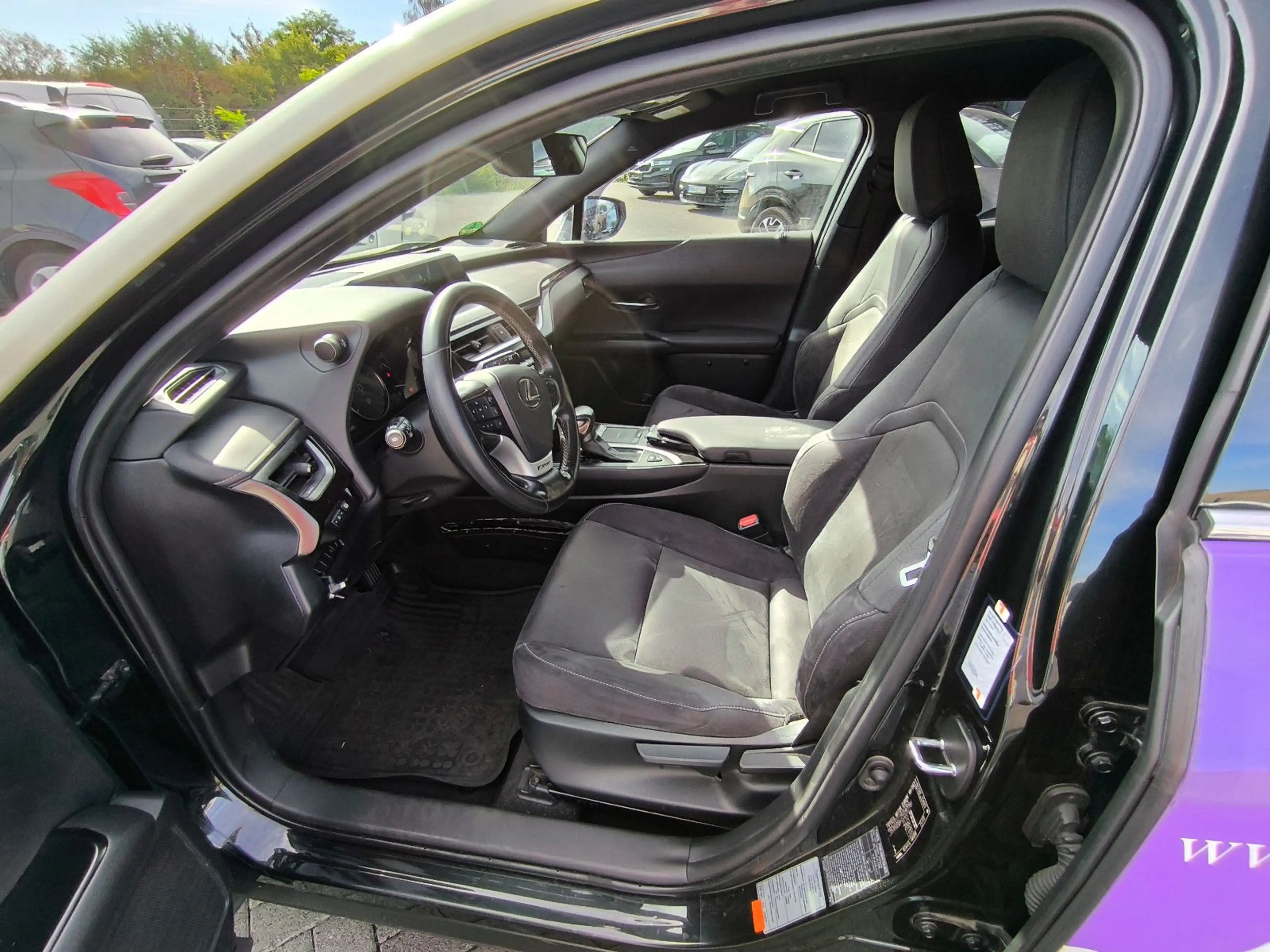 Lexus UX 250h EX TAXI,IST BEIGE FOLIERT,KLIMA,AUTOMAT — photo 9