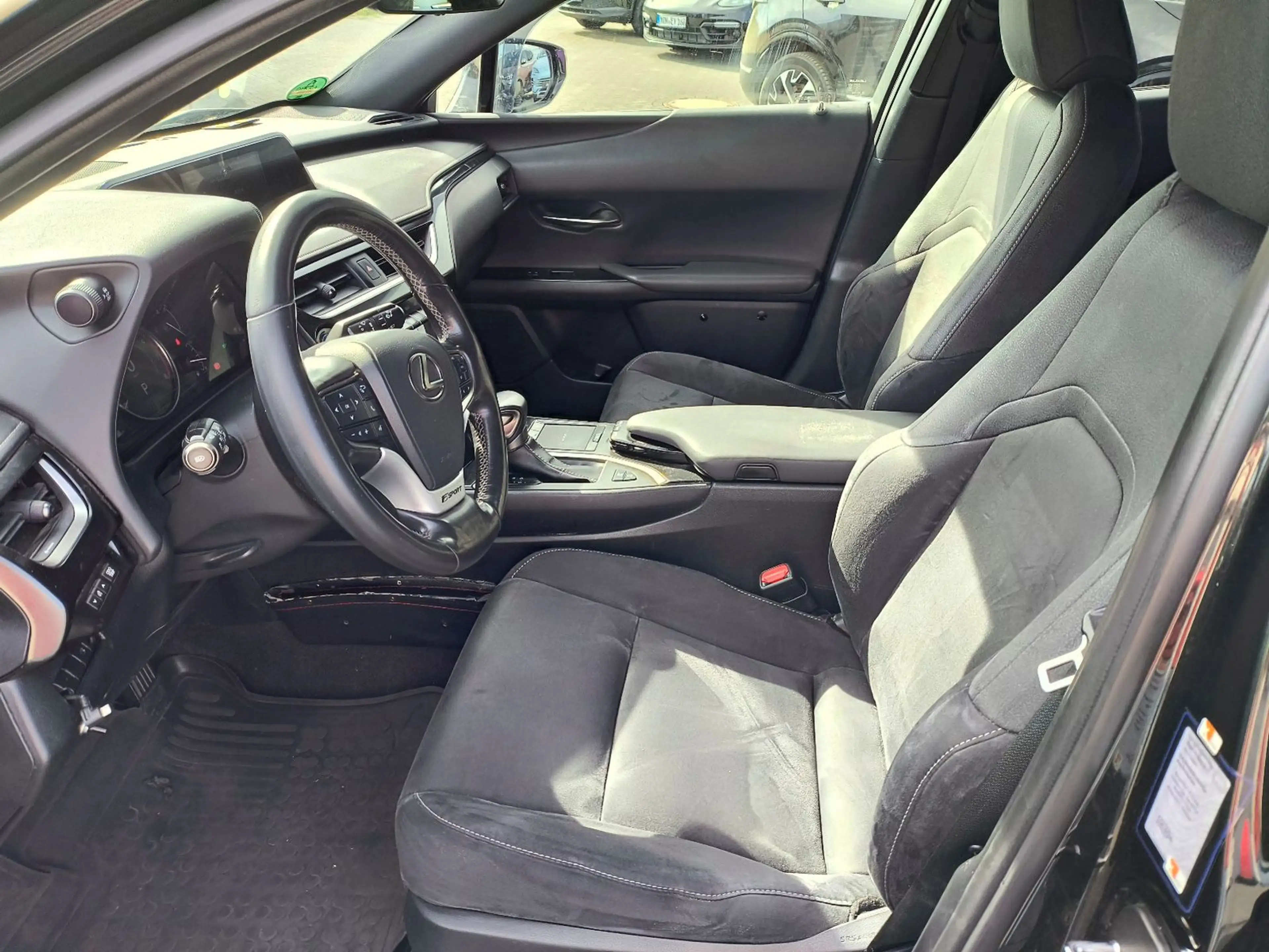 Lexus UX 250h EX TAXI,IST BEIGE FOLIERT,KLIMA,AUTOMAT — photo 8