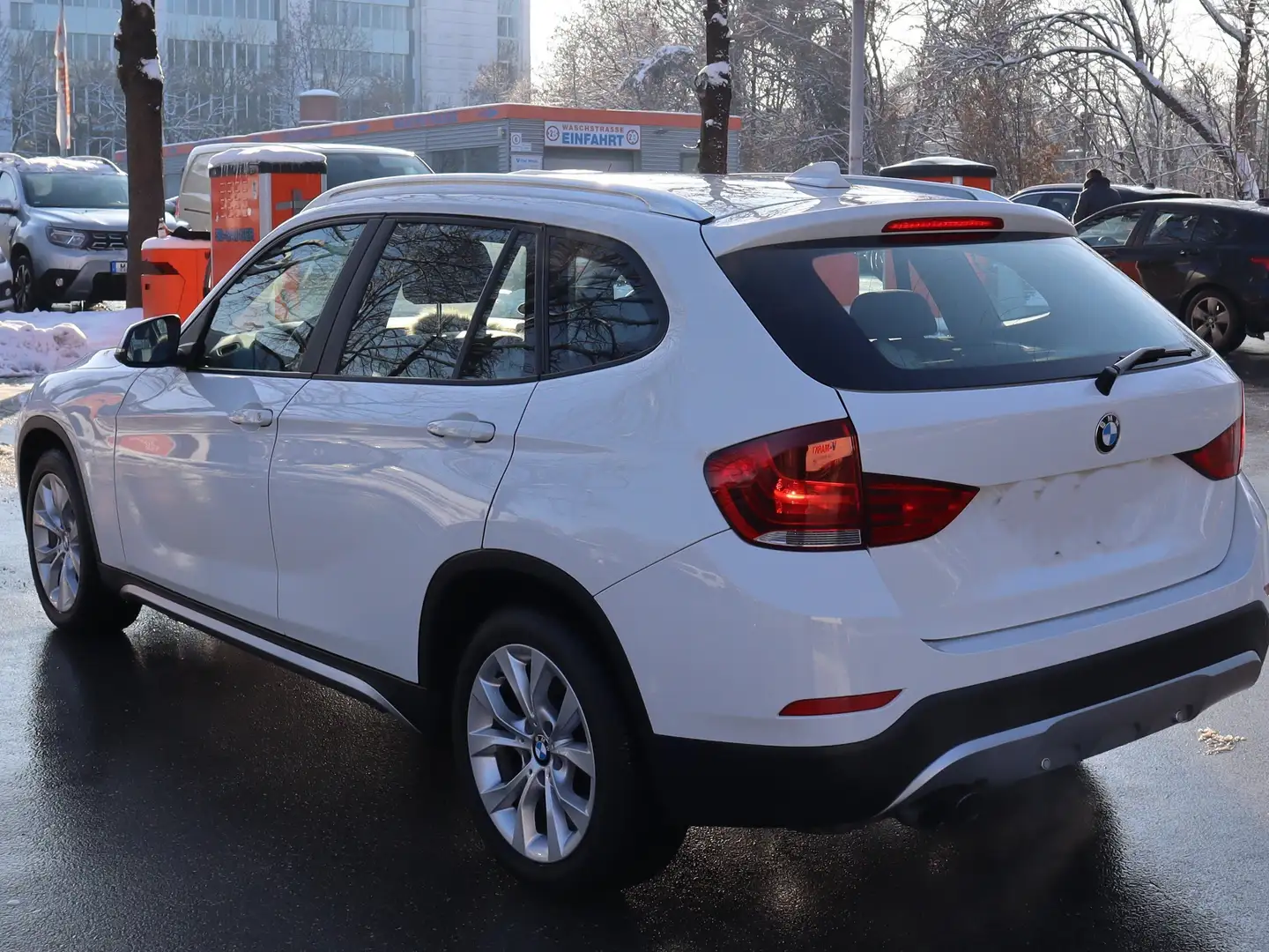 BMW X1 X1 xDrive20i Aut. xLine Weiß - 2