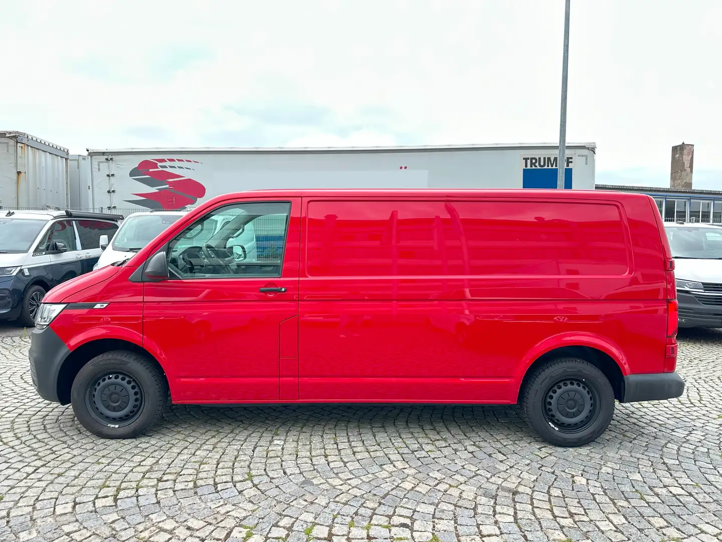 Volkswagen T6.1 Transporter Transporter 2.0 TDI LANG KLIMA AHK PDC Rood - 2