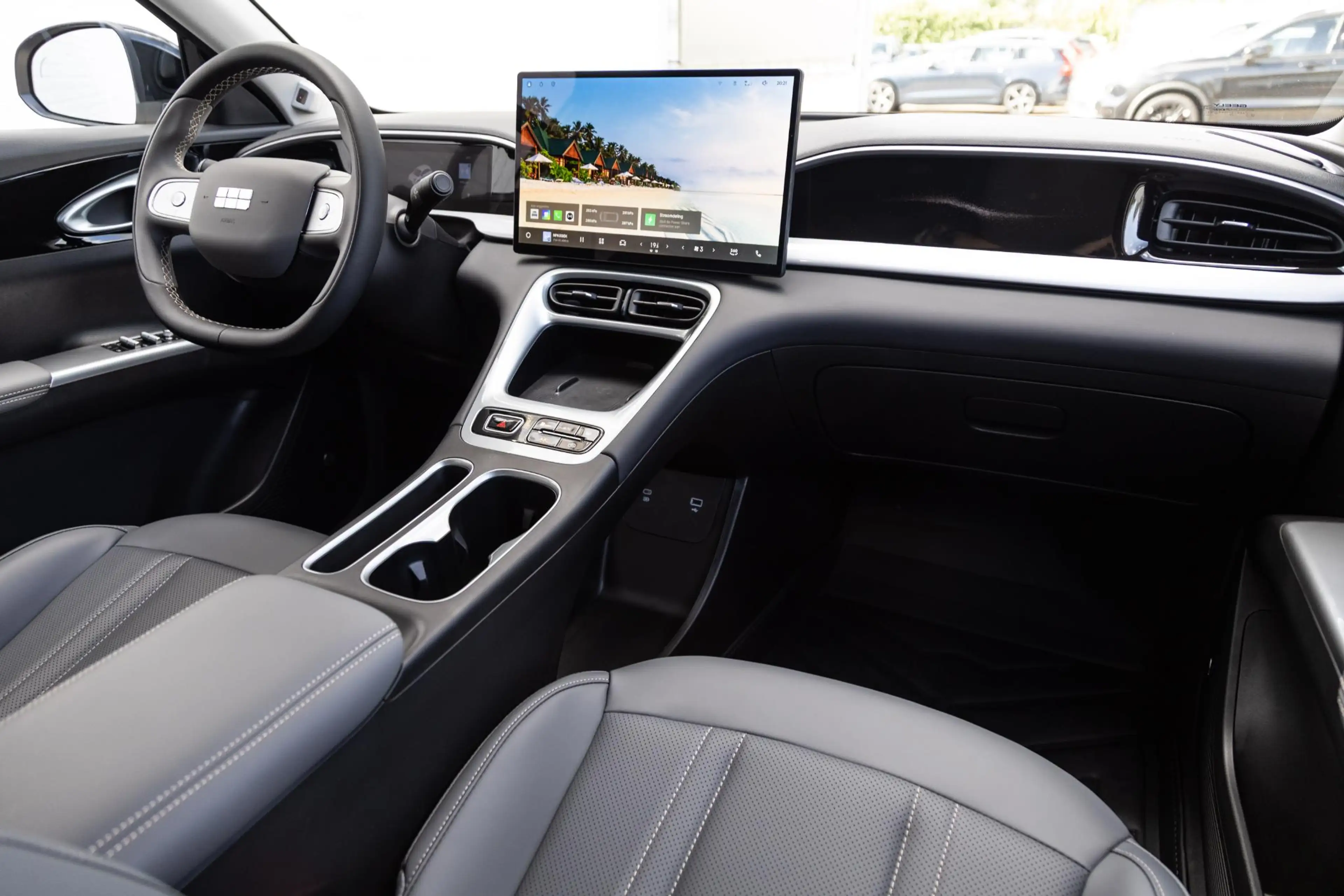 Geely E2 Ultra 47 kWh | 345km WLTP | 540 Camera | Park a — photo 9