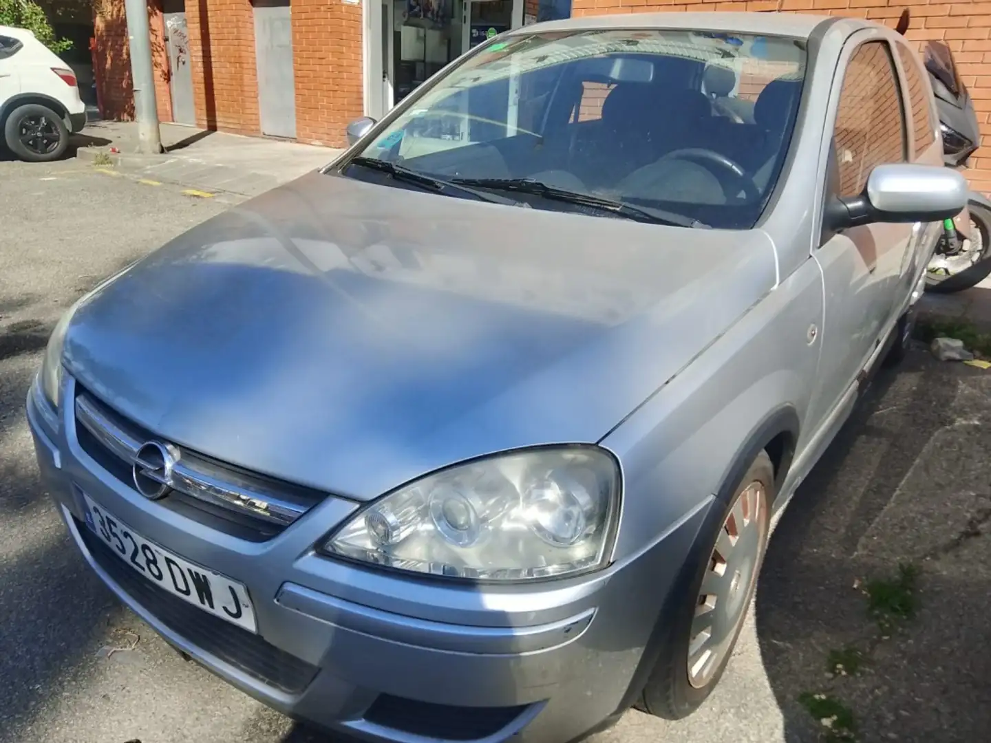 Opel Corsa Pequeño Automático de 3 Puertas - 1