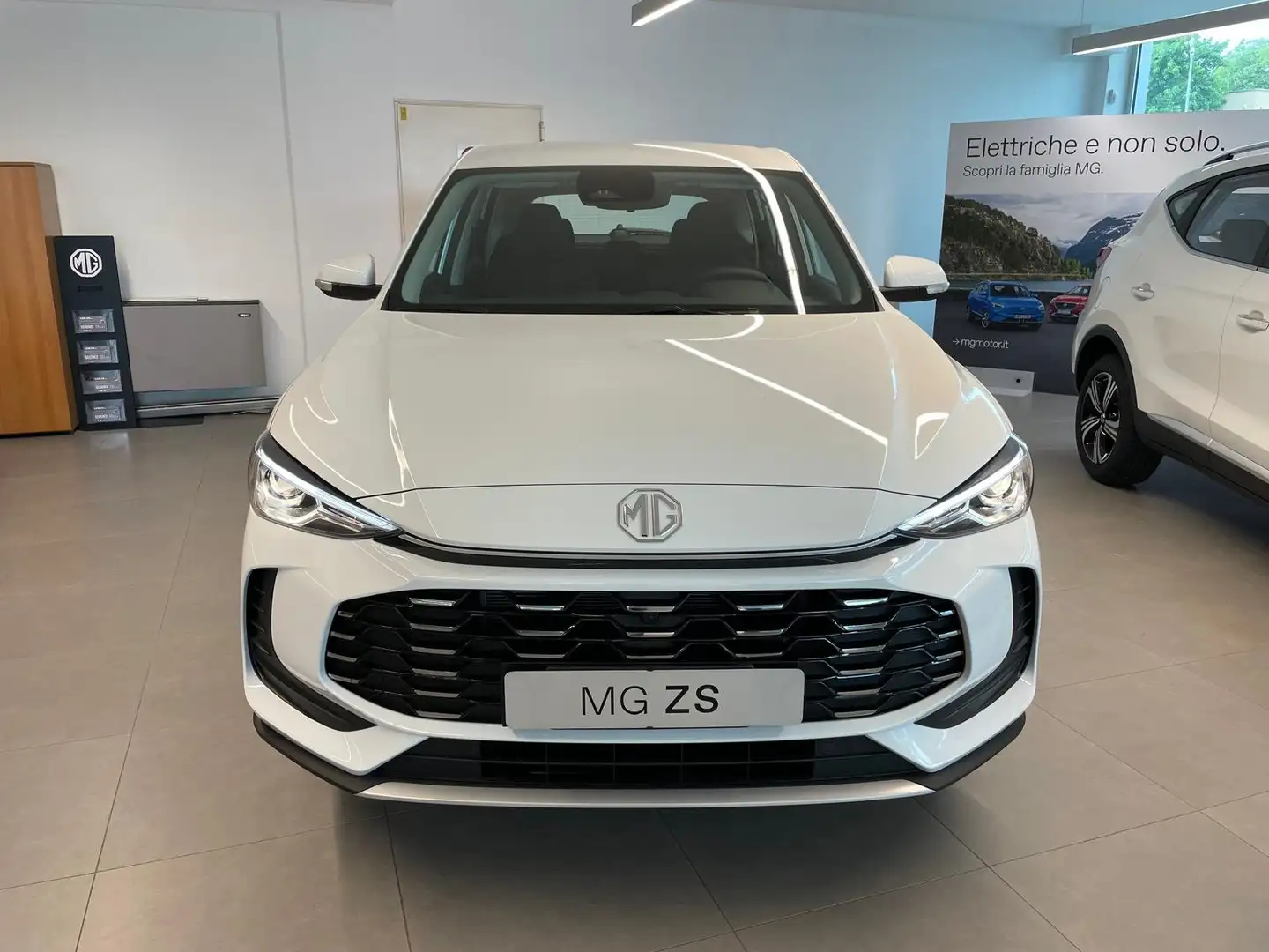 MG ZS 1.5 benzina 115cv standardNUOVA DA IMMATRICOLARE Bianco - 2