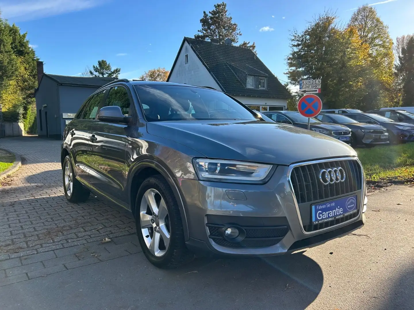 Audi Q3 2.0 TFSI quattro S LINE Grau - 2