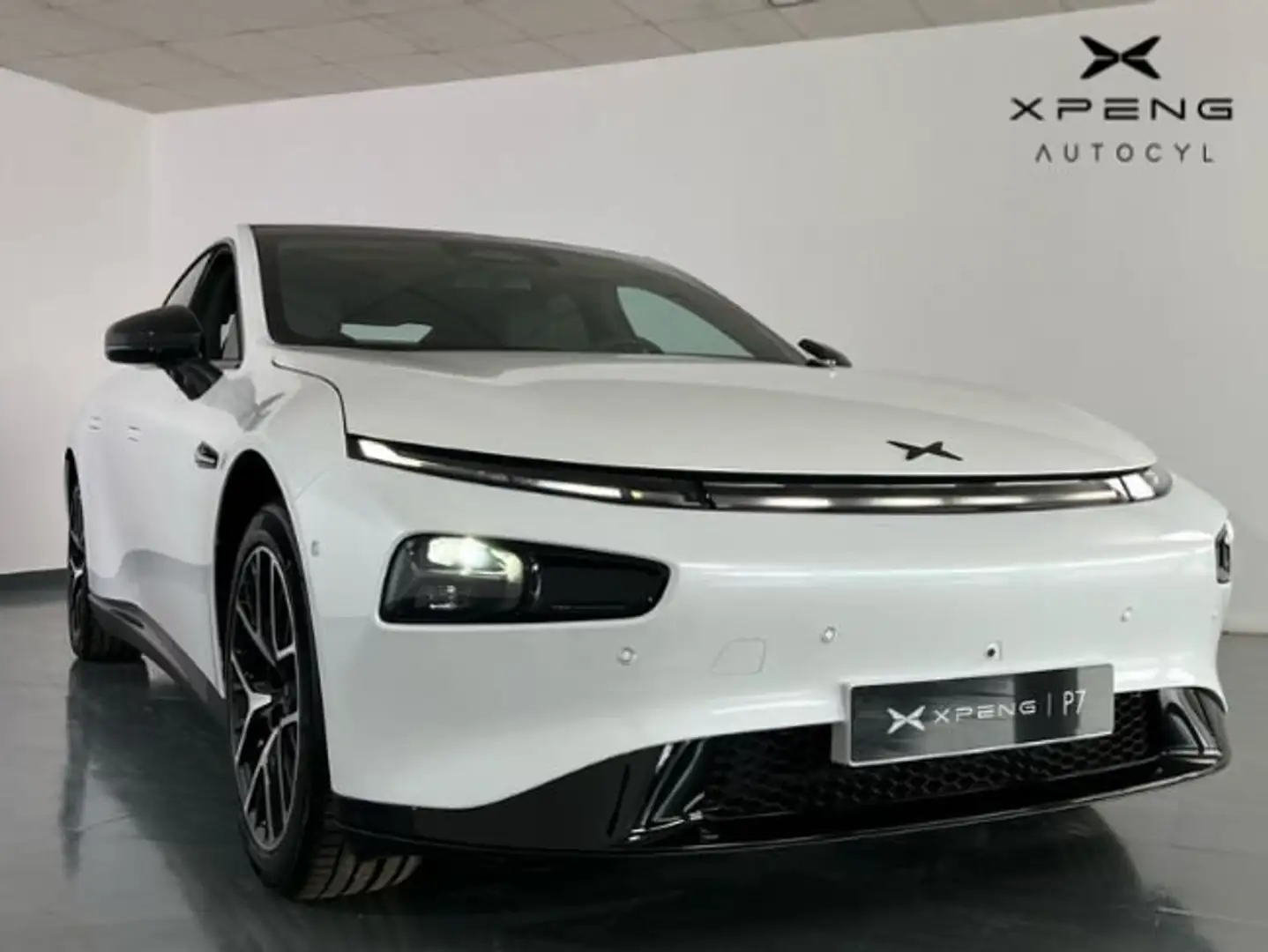 Xpeng P7 Performance AWD 348kW Weiß - 1