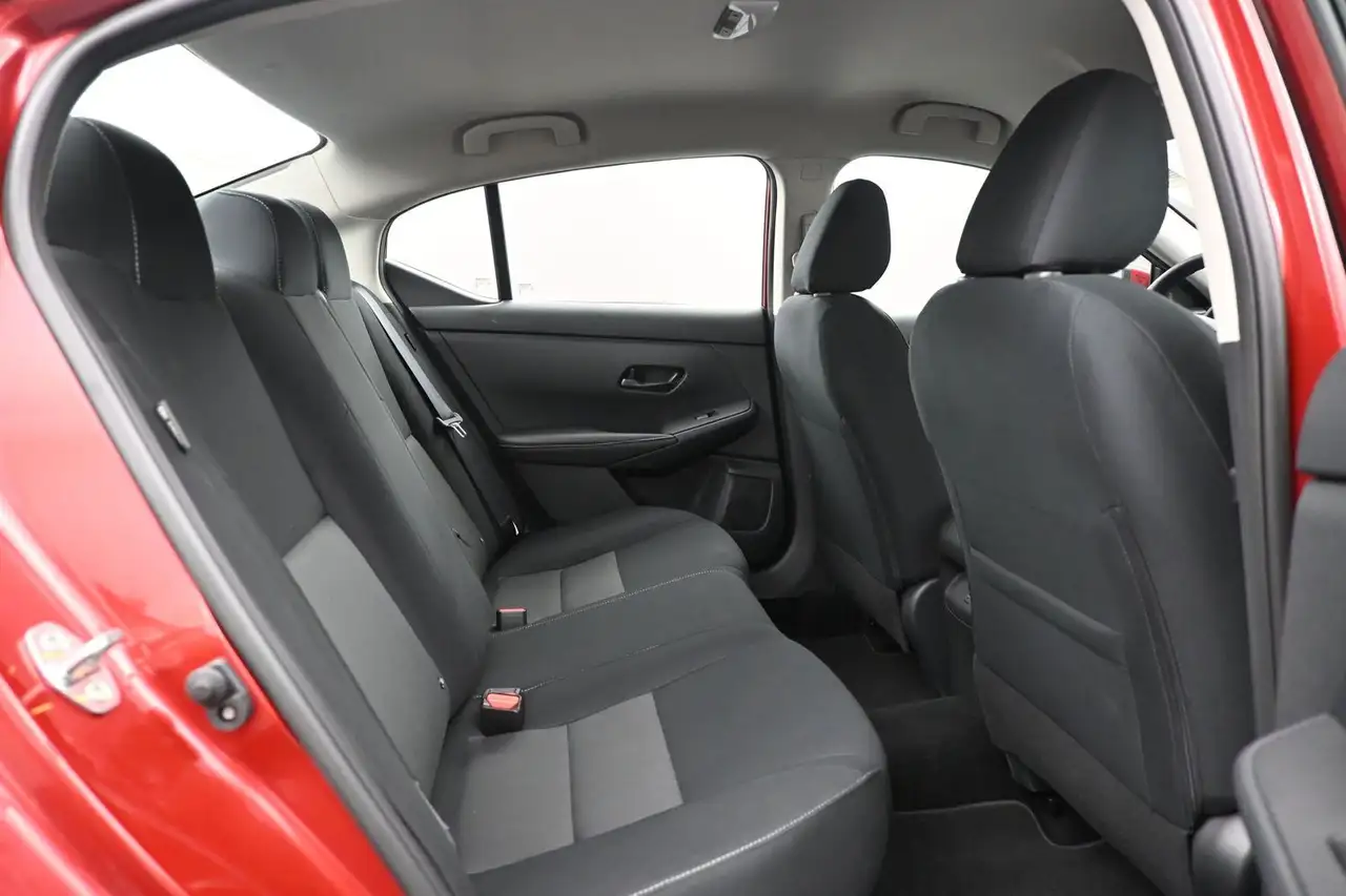 Nissan Sentra fotografie Nissan Sentra