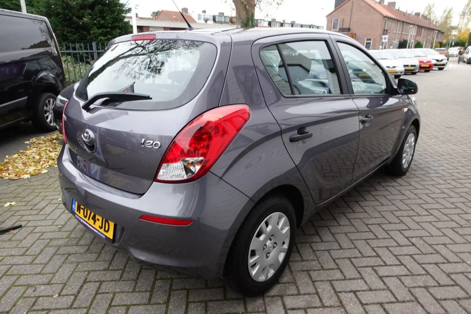 Hyundai i20 1.2 HP I-MOTION Airco Onverwoestbaar! Grijs - 2