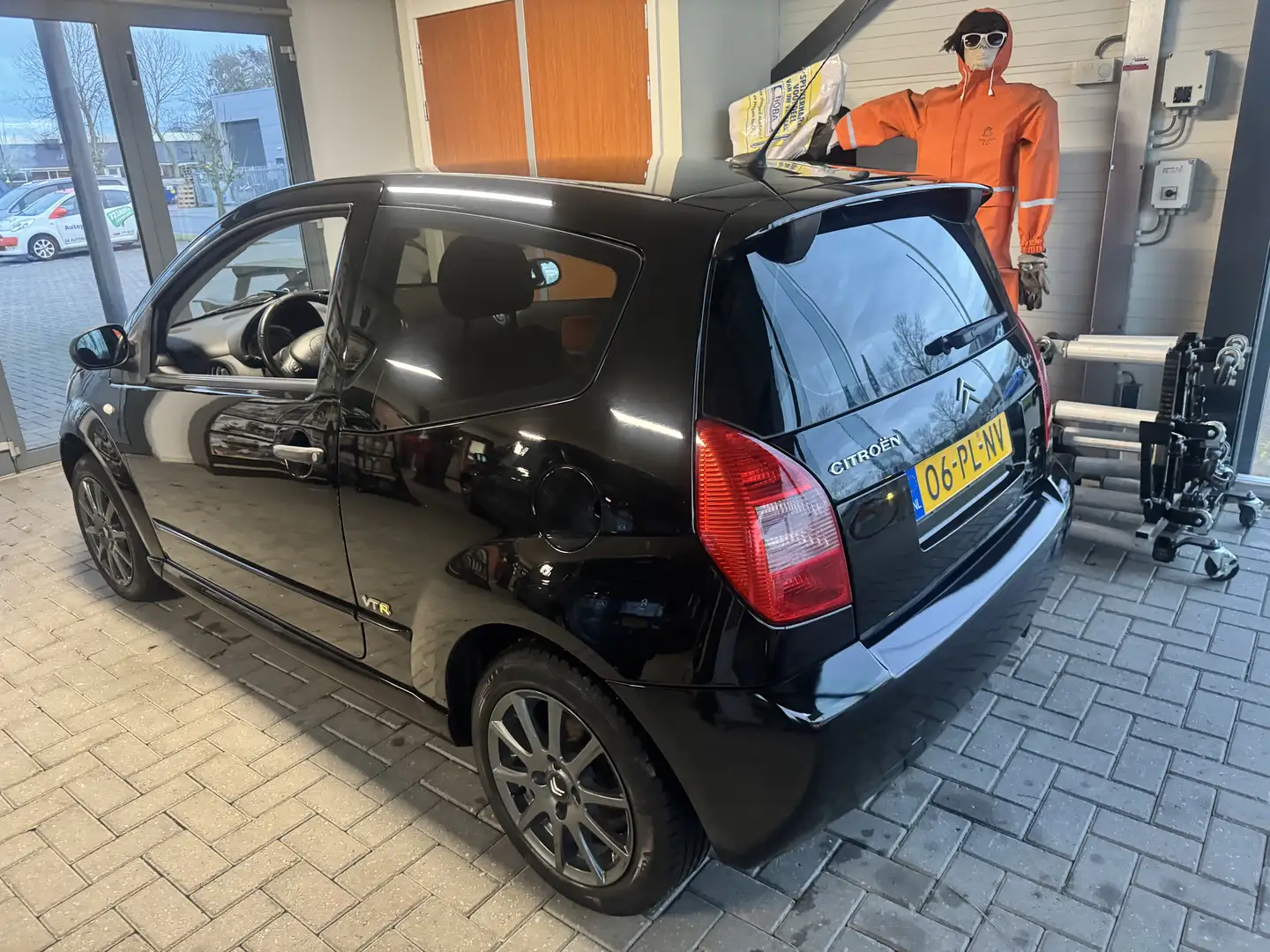 Citroen C2 1.4i VTR Zwart - 2