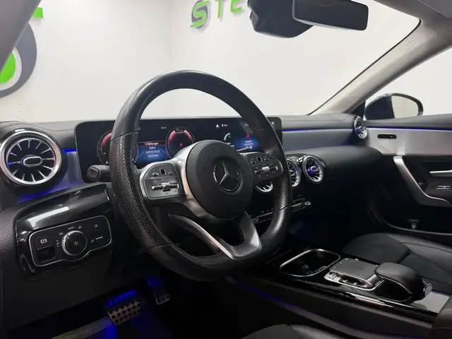 Mercedes-Benz 220 view 10