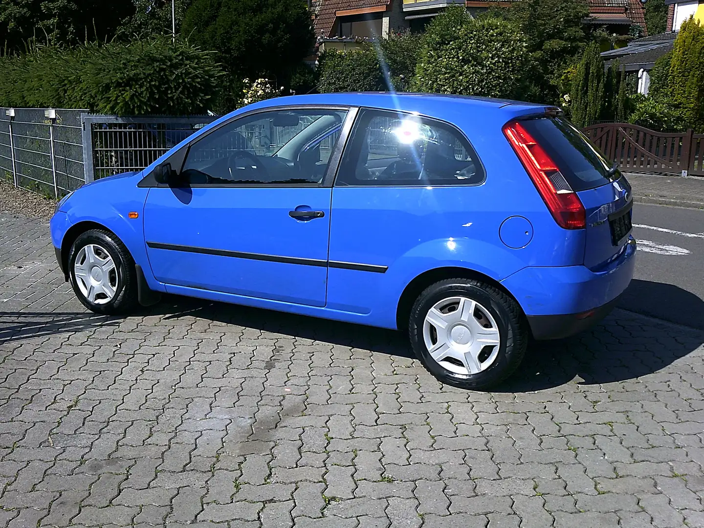 Ford Fiesta Ghia Blau - 2