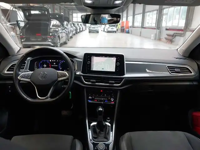 Volkswagen T-Roc view 12