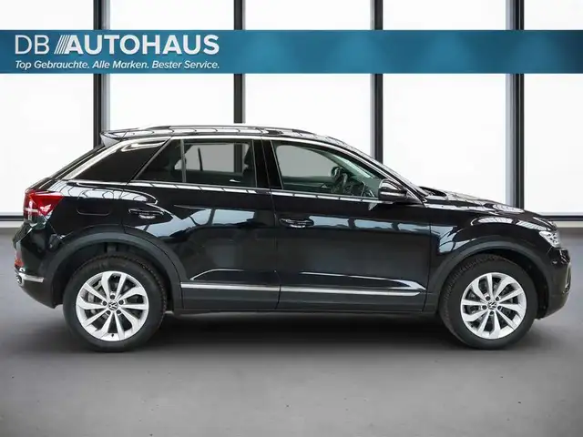Volkswagen T-Roc view 3