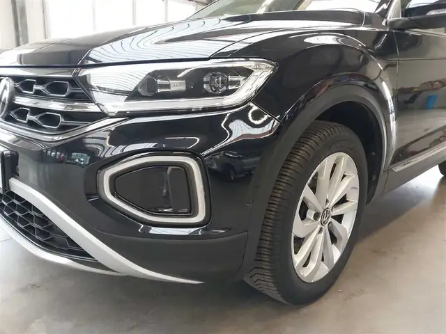 Volkswagen T-Roc view 18
