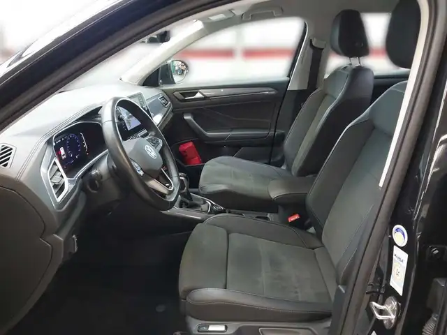 Volkswagen T-Roc view 8