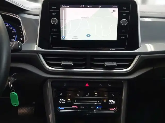 Volkswagen T-Roc view 11