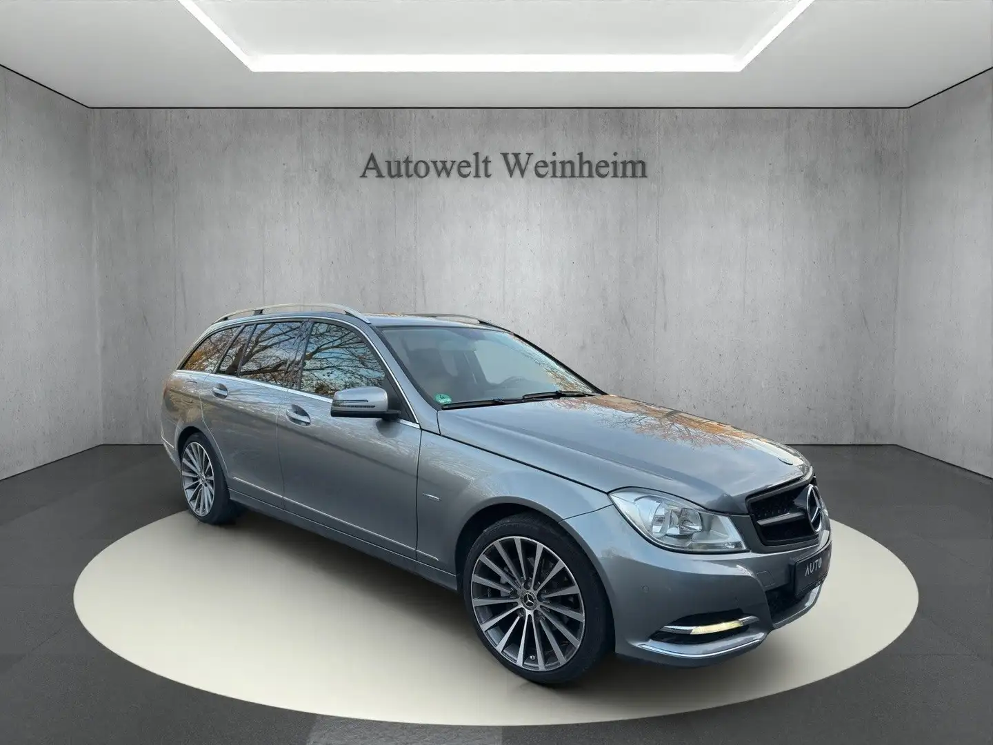 Mercedes-Benz C 180 C-KLASSE°C 180-T°CGI°NAVI°TEMPOMAT°SHZ°EINPARKH° Stříbrná - 1