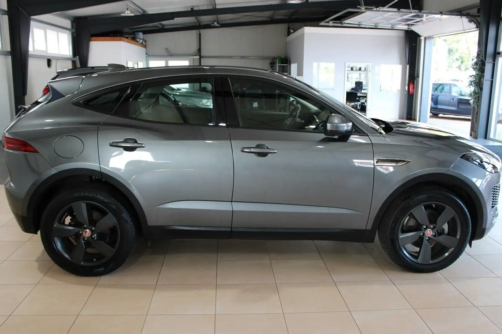 Jaguar E-Pace 2,0 D150*Tüv NEU*Digital Tacho*Kamera*TOP Gris - 2
