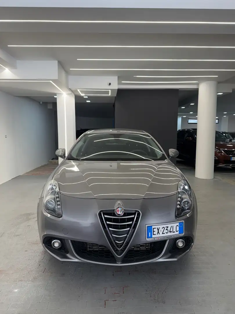 Alfa Romeo Giulietta Giulietta 1.6 JTDm-2 105 CV Distinctive Gris - 2