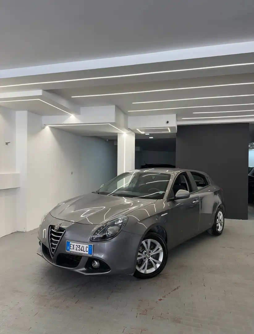Alfa Romeo Giulietta Giulietta 1.6 JTDm-2 105 CV Distinctive Gris - 1