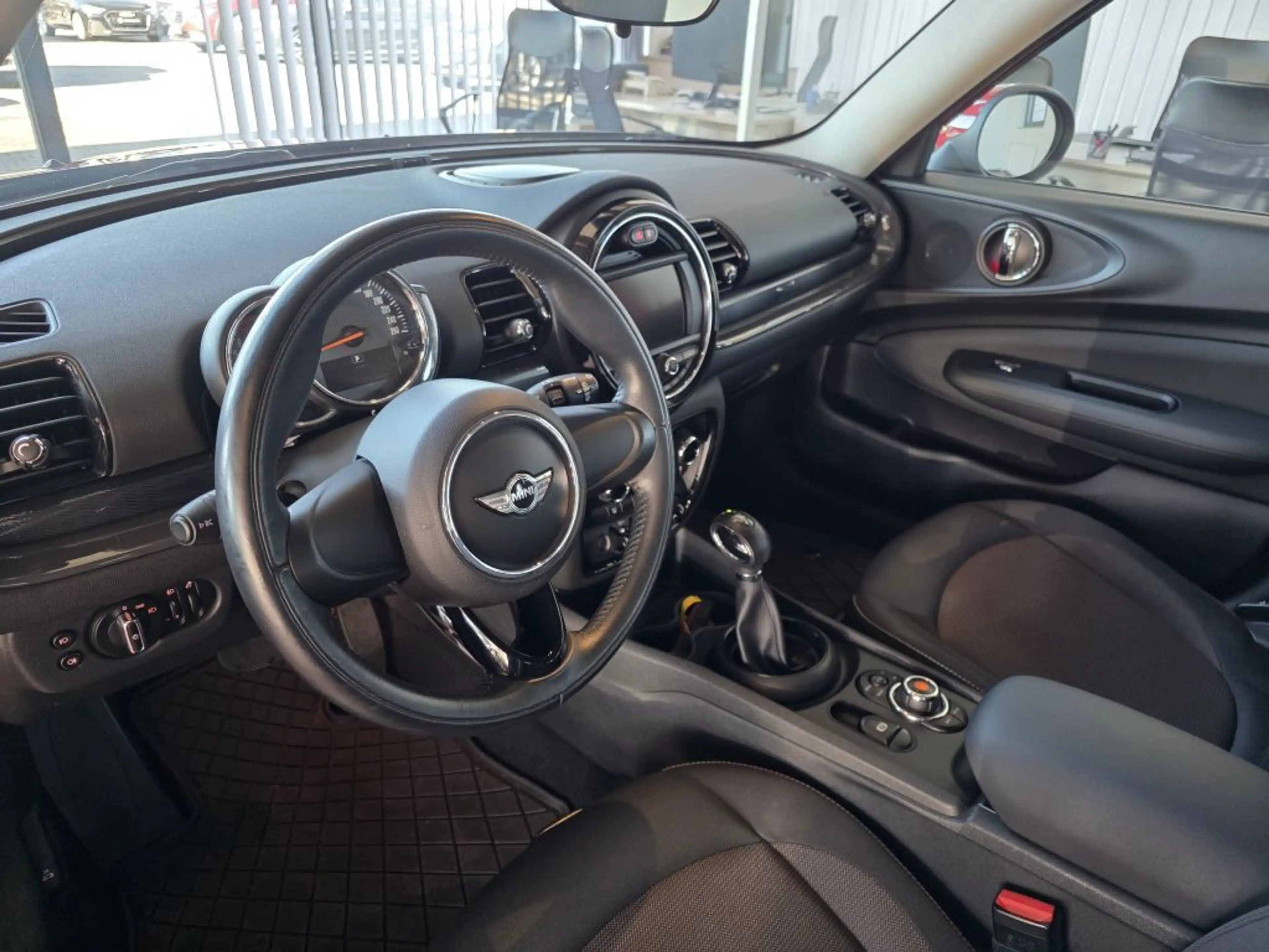 MINI One Clubman Mini One Clubman Autom+NAVI+Keyless+17 Zoll — photo 14